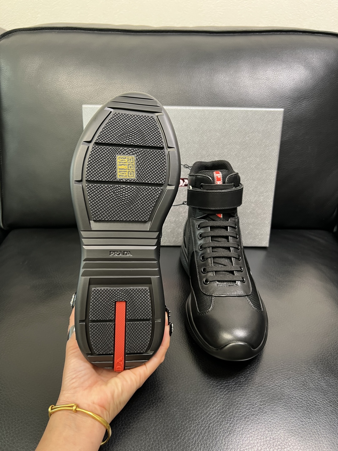 Prada 顶级工艺品，普拉达 专柜同步，靴子高帮原厂配置意大利进口牛皮拼布面料，进口牛皮内里垫，透气舒