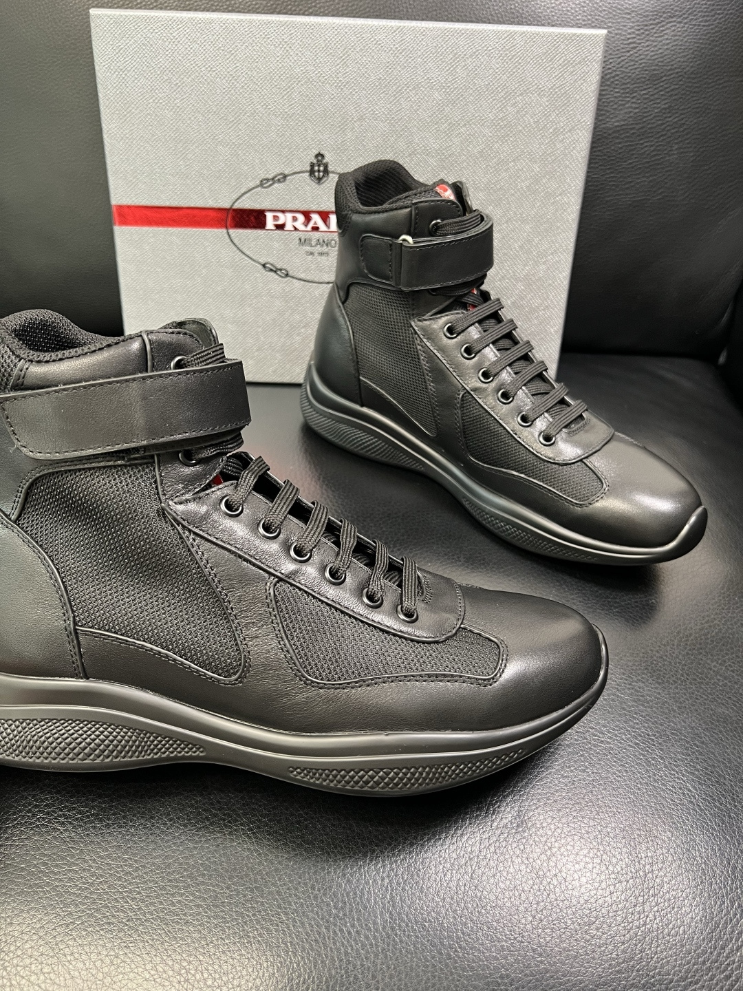 Prada 顶级工艺品，普拉达 专柜同步，靴子高帮原厂配置意大利进口牛皮拼布面料，进口牛皮内里垫，透气舒