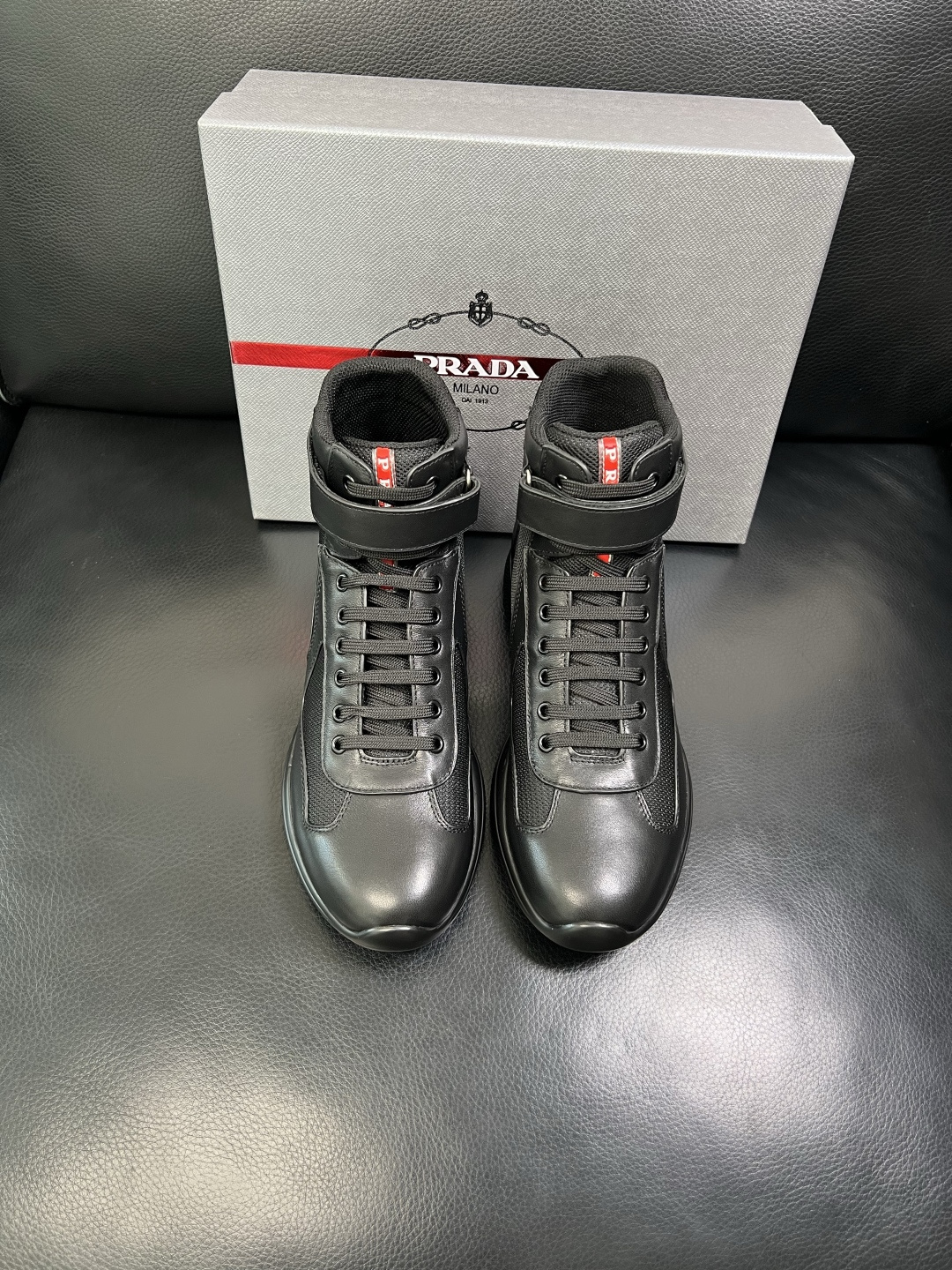 Prada 顶级工艺品，普拉达 专柜同步，靴子高帮原厂配置意大利进口牛皮拼布面料，进口牛皮内里垫，透气舒