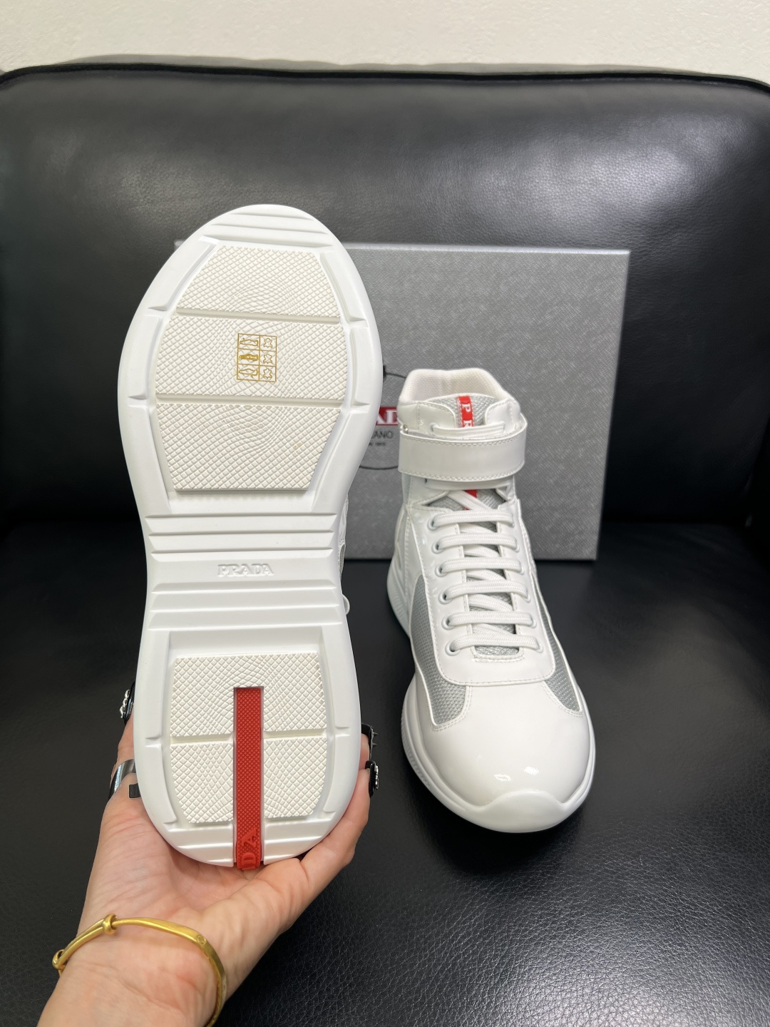 Prada 顶级工艺品，普拉达 专柜同步，靴子高帮原厂配置意大利进口牛皮拼布面料，进口牛皮内里垫，透气舒