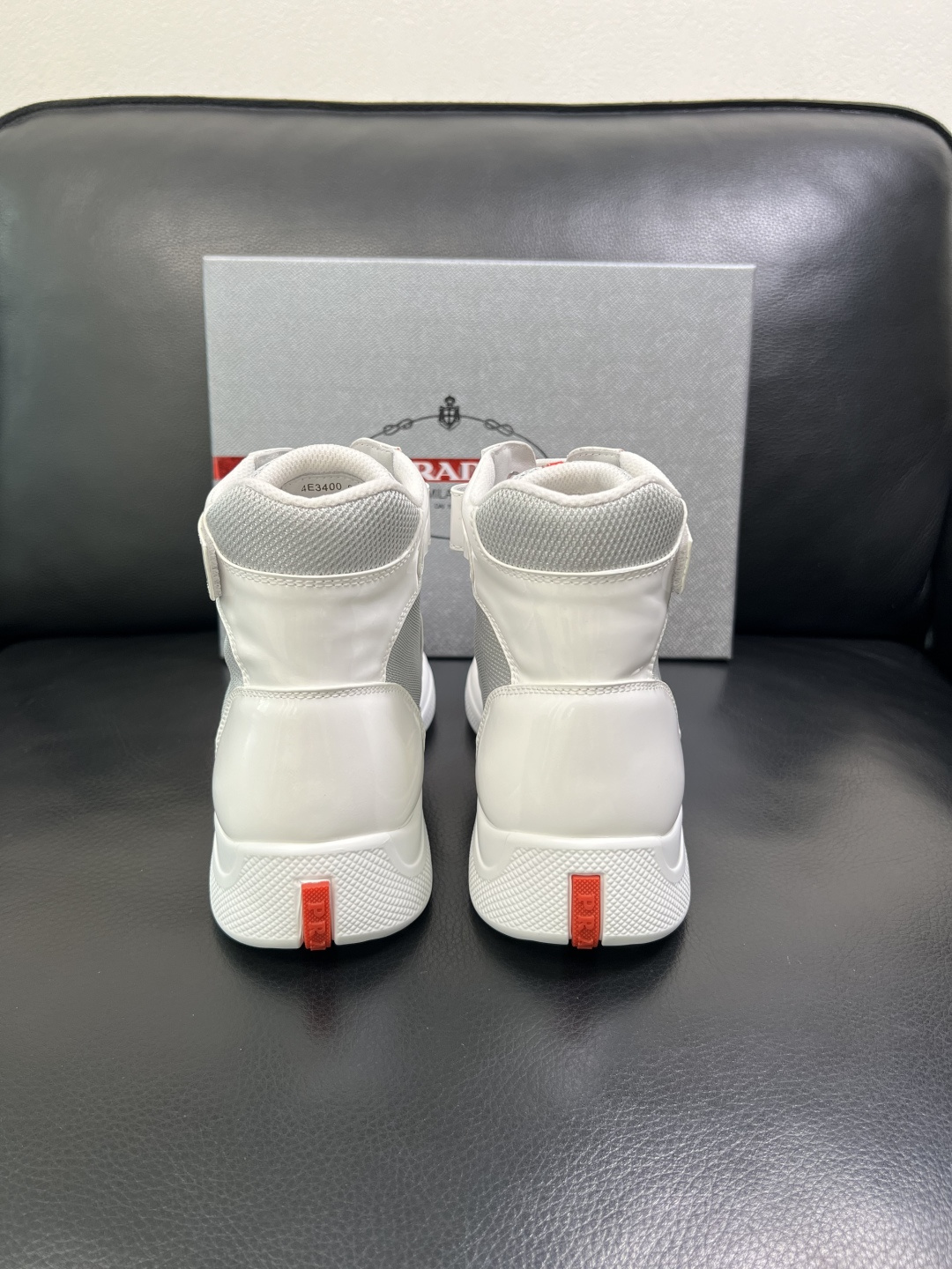 Prada 顶级工艺品，普拉达 专柜同步，靴子高帮原厂配置意大利进口牛皮拼布面料，进口牛皮内里垫，透气舒