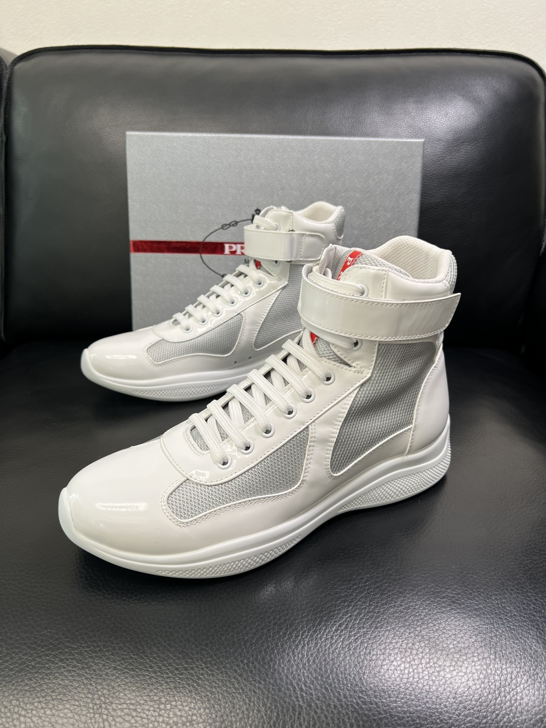 Prada 顶级工艺品，普拉达 专柜同步，靴子高帮原厂配置意大利进口牛皮拼布面料，进口牛皮内里垫，透气舒