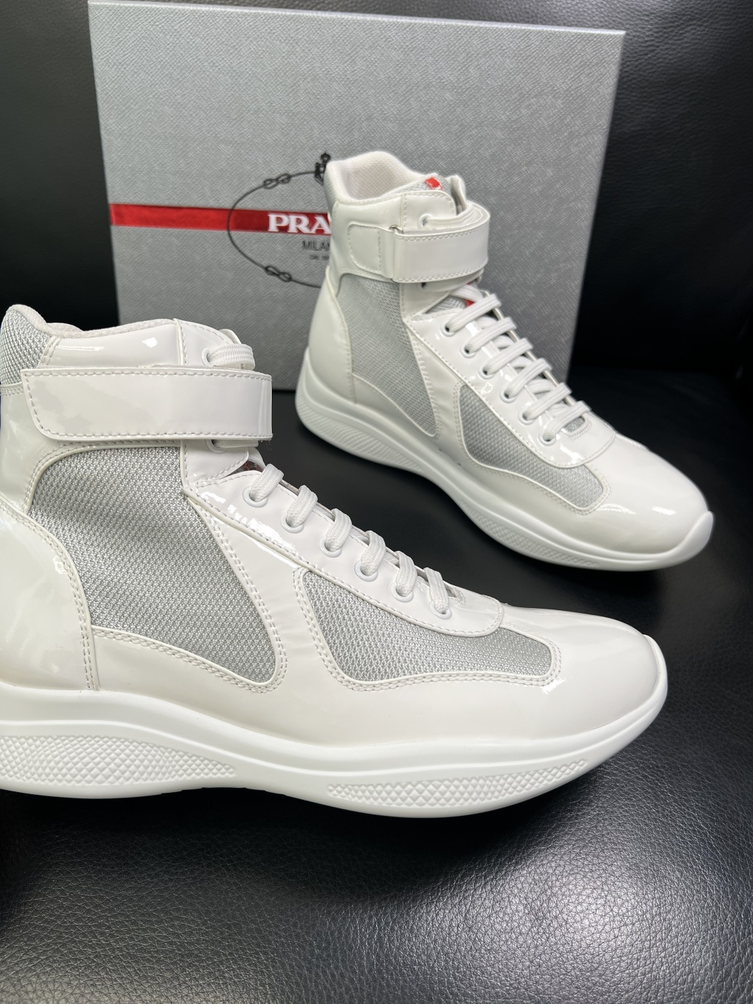 Prada 顶级工艺品，普拉达 专柜同步，靴子高帮原厂配置意大利进口牛皮拼布面料，进口牛皮内里垫，透气舒