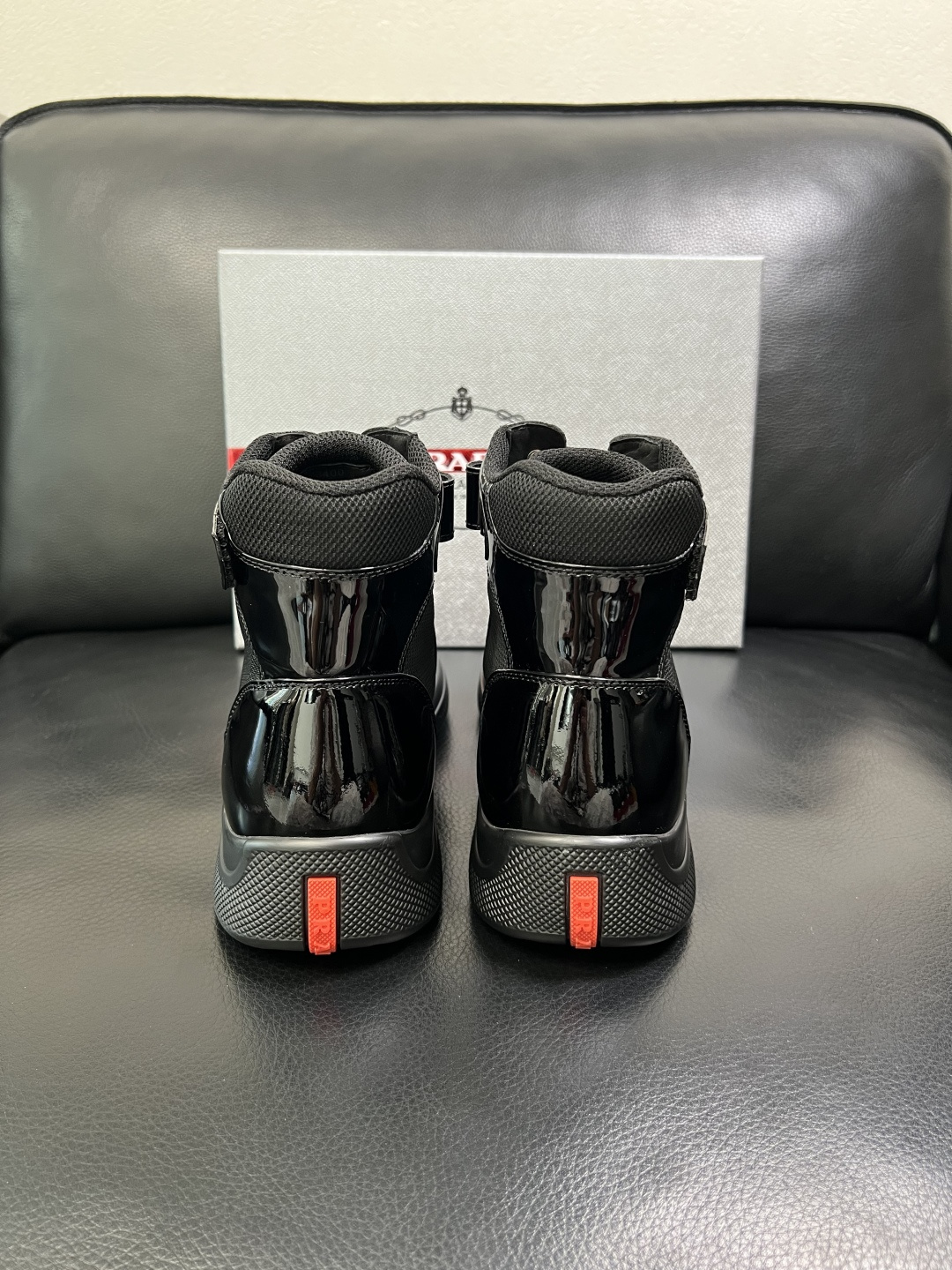 Prada 顶级工艺品，普拉达 专柜同步，靴子高帮原厂配置意大利进口牛皮拼布面料，进口牛皮内里垫，透气舒