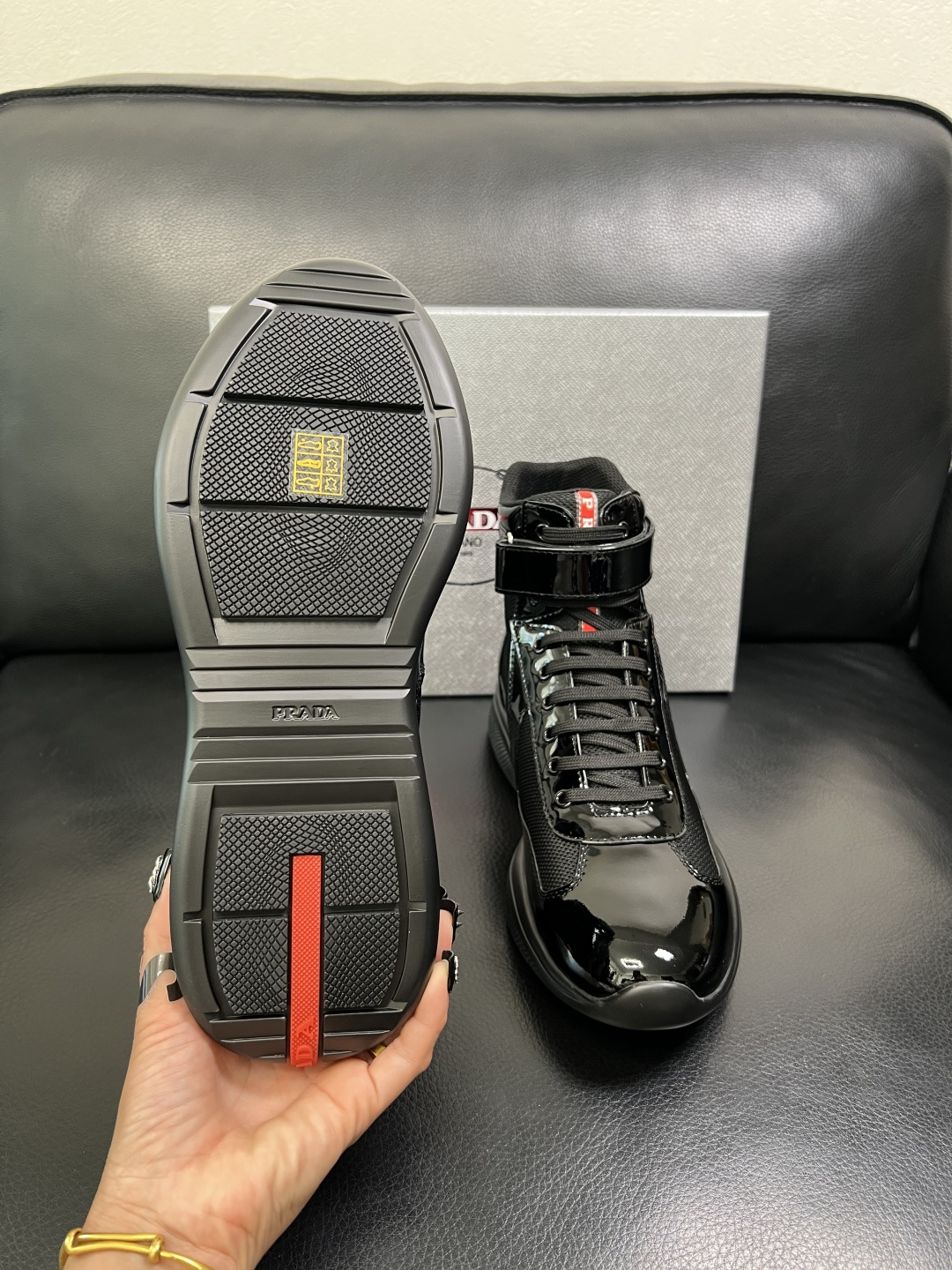 Prada 顶级工艺品，普拉达 专柜同步，靴子高帮原厂配置意大利进口牛皮拼布面料，进口牛皮内里垫，透气舒