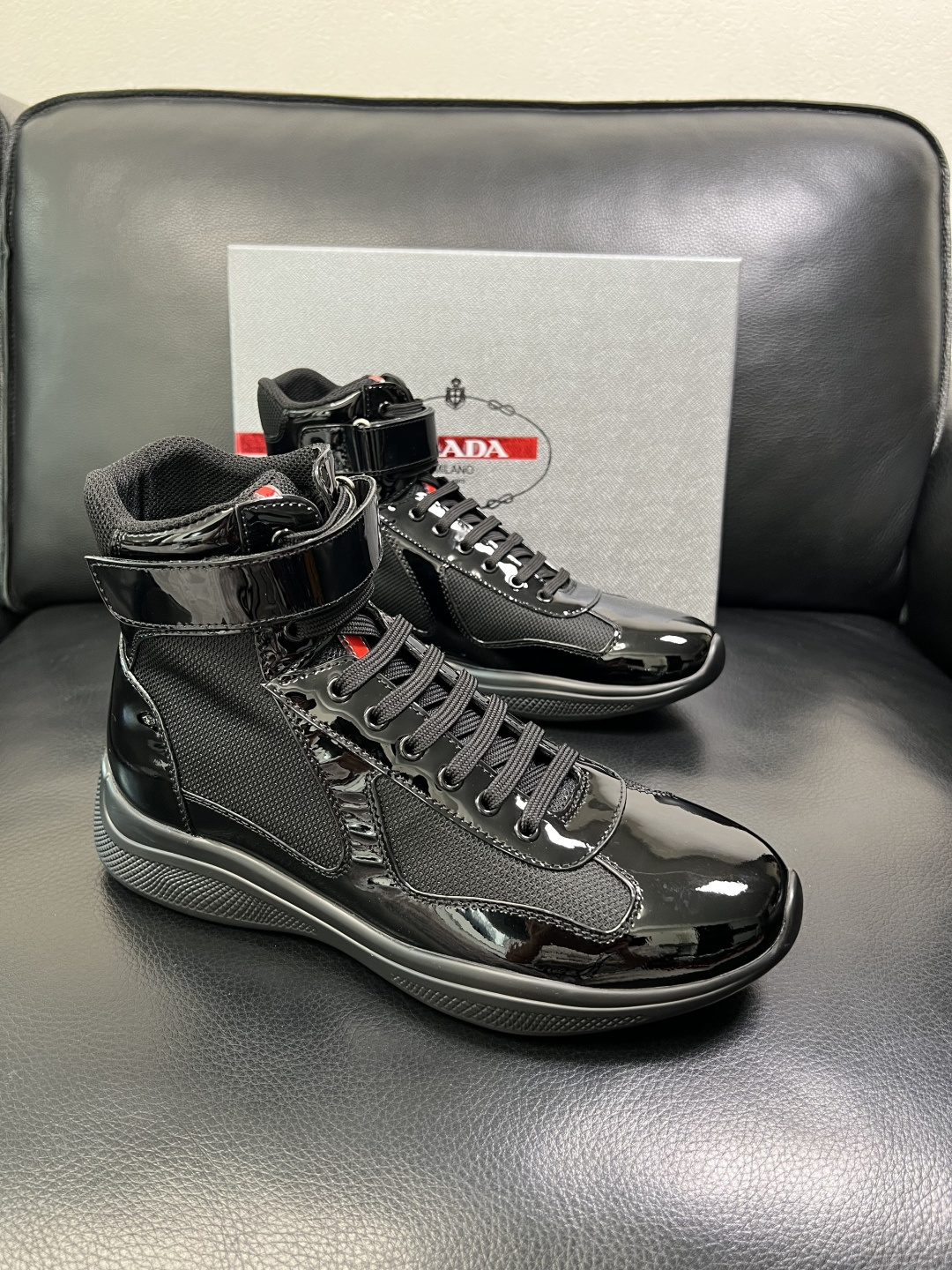 Prada 顶级工艺品，普拉达 专柜同步，靴子高帮原厂配置意大利进口牛皮拼布面料，进口牛皮内里垫，透气舒