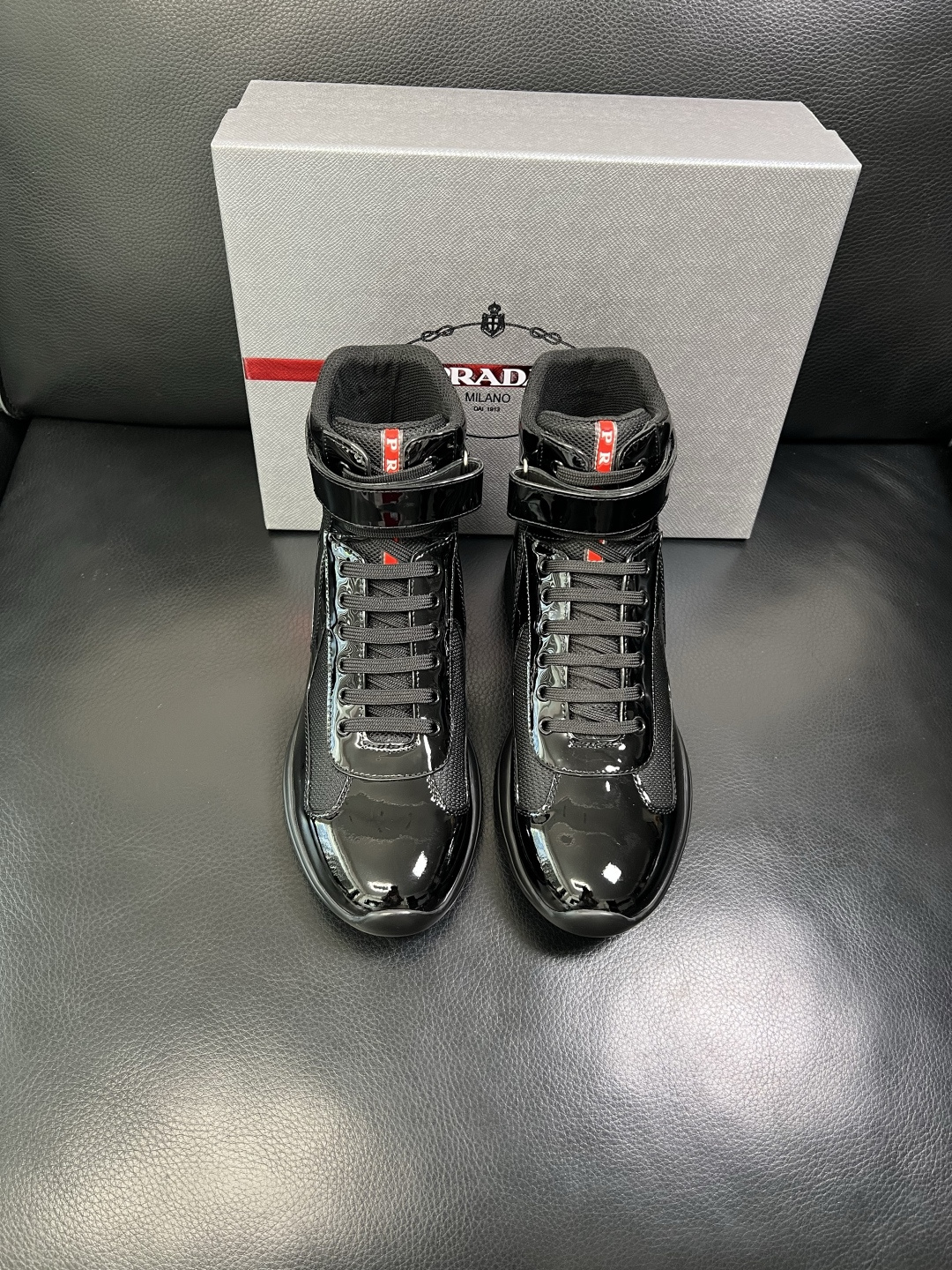 Prada 顶级工艺品，普拉达 专柜同步，靴子高帮原厂配置意大利进口牛皮拼布面料，进口牛皮内里垫，透气舒