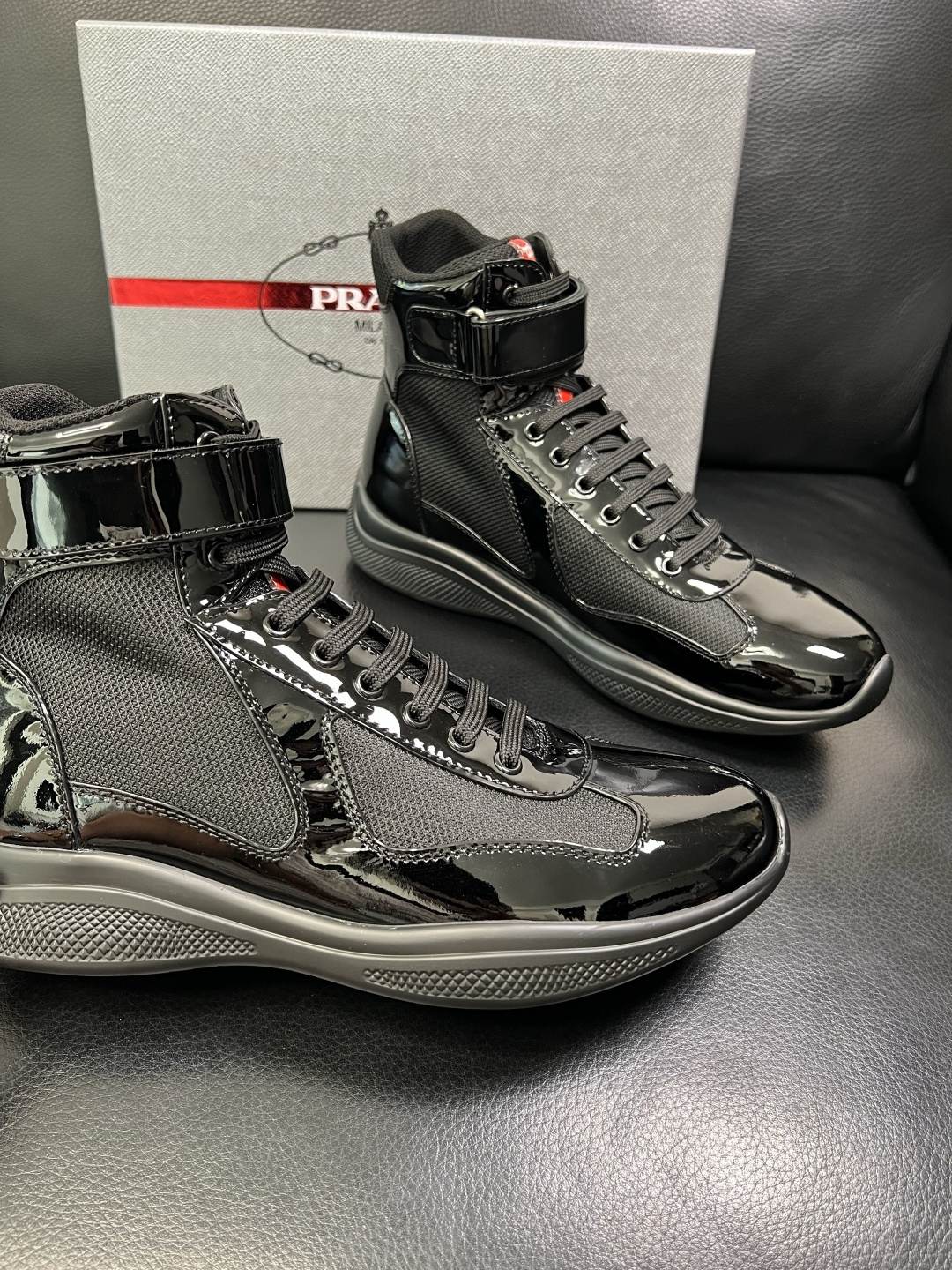 Prada 顶级工艺品，普拉达 专柜同步，靴子高帮原厂配置意大利进口牛皮拼布面料，进口牛皮内里垫，透气舒