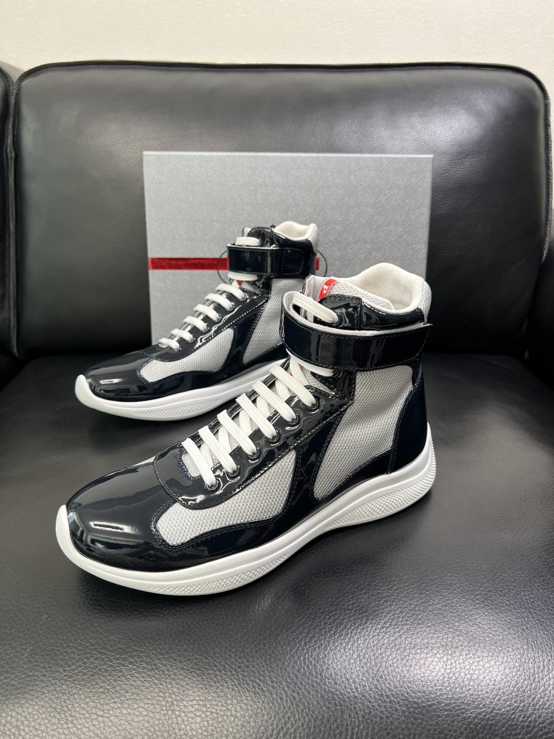 Prada 顶级工艺品，普拉达 专柜同步，靴子高帮原厂配置意大利进口牛皮拼布面料，进口牛皮内里垫，透气舒