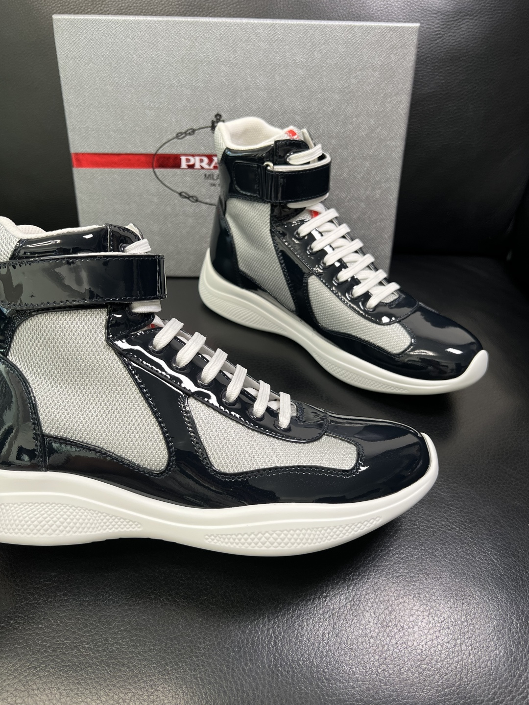 Prada 顶级工艺品，普拉达 专柜同步，靴子高帮原厂配置意大利进口牛皮拼布面料，进口牛皮内里垫，透气舒