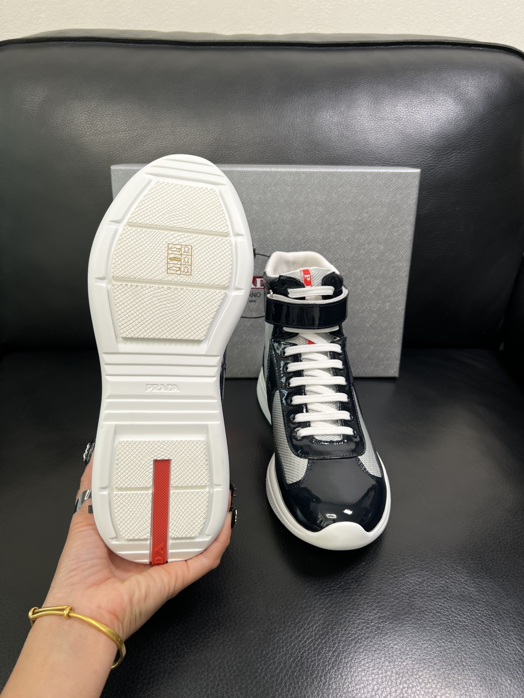 Prada 顶级工艺品，普拉达 专柜同步，靴子高帮原厂配置意大利进口牛皮拼布面料，进口牛皮内里垫，透气舒