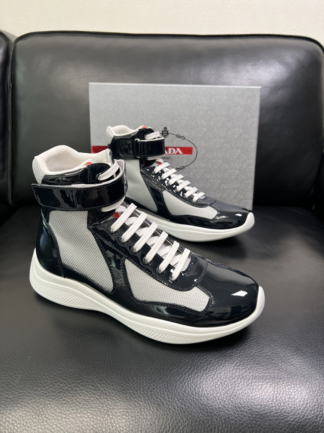 Prada 顶级工艺品，普拉达 专柜同步，靴子高帮原厂配置意大利进口牛皮拼布面料，进口牛皮内里垫，透气舒