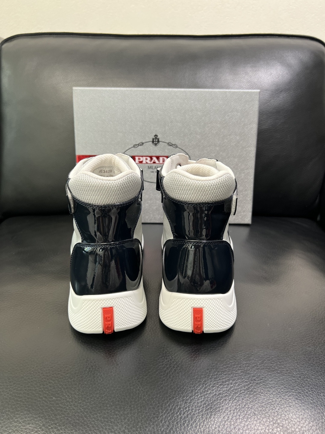 Prada 顶级工艺品，普拉达 专柜同步，靴子高帮原厂配置意大利进口牛皮拼布面料，进口牛皮内里垫，透气舒