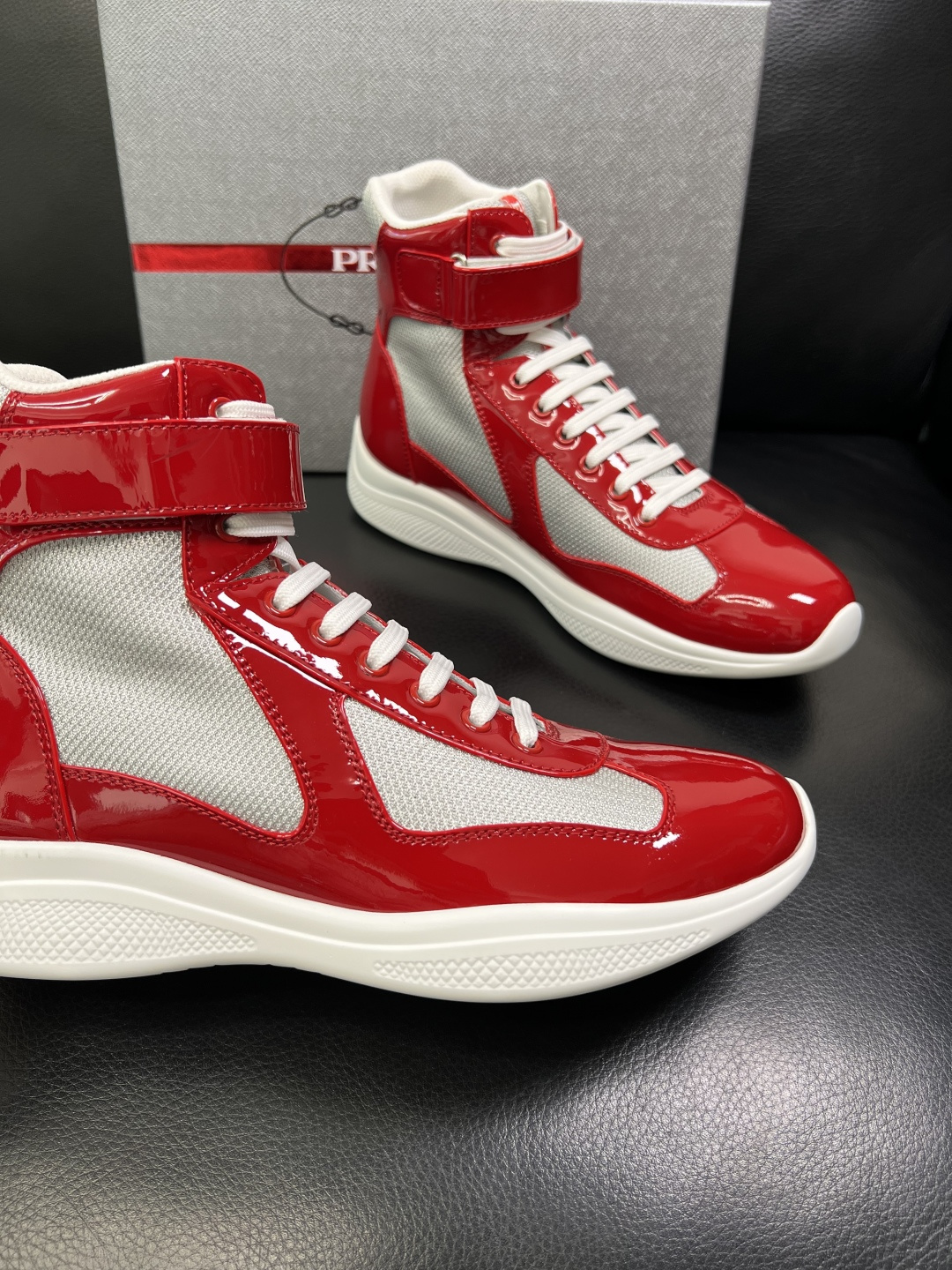 Prada 顶级工艺品，普拉达 专柜同步，靴子高帮原厂配置意大利进口牛皮拼布面料，进口牛皮内里垫，透气舒