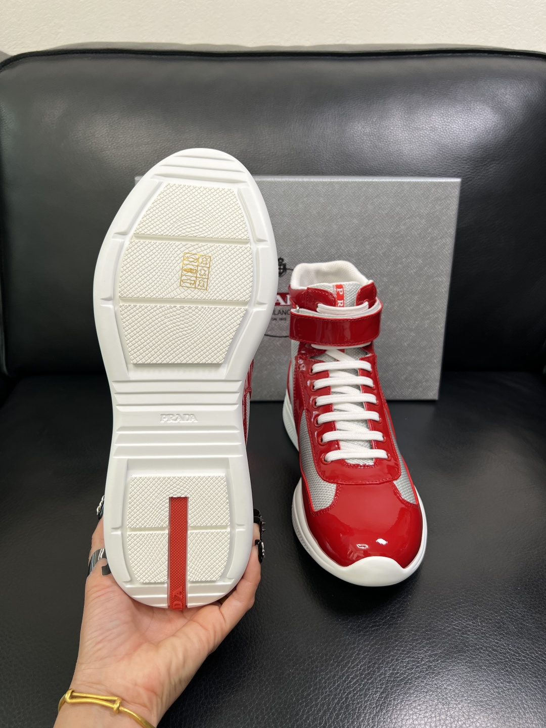 Prada 顶级工艺品，普拉达 专柜同步，靴子高帮原厂配置意大利进口牛皮拼布面料，进口牛皮内里垫，透气舒