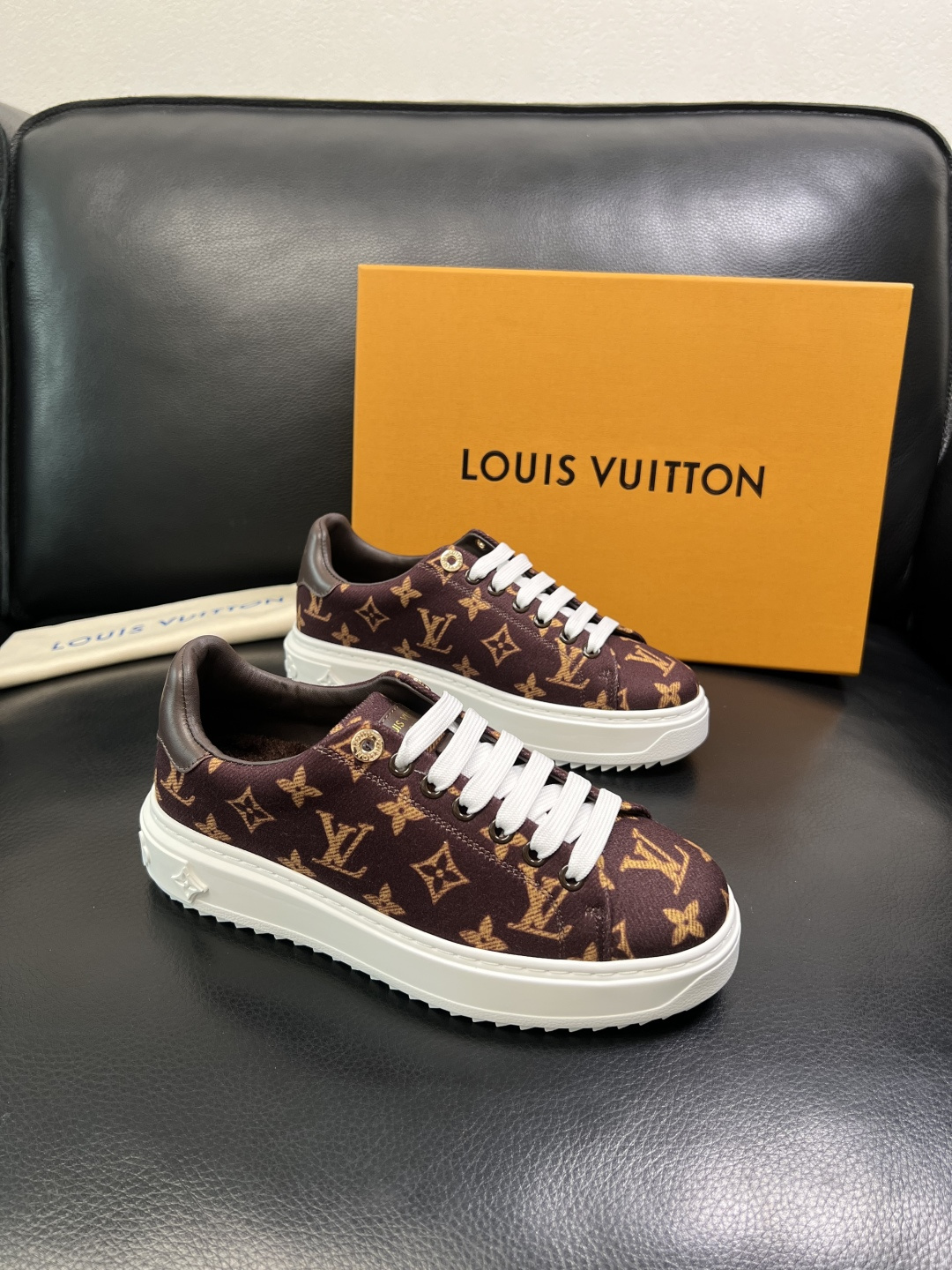 Lv 高品质 顶级工艺品 路易威登，运动板鞋专柜同步，鞋面意大利进口，高品质拼接缤纷色彩复杂工艺品，进口