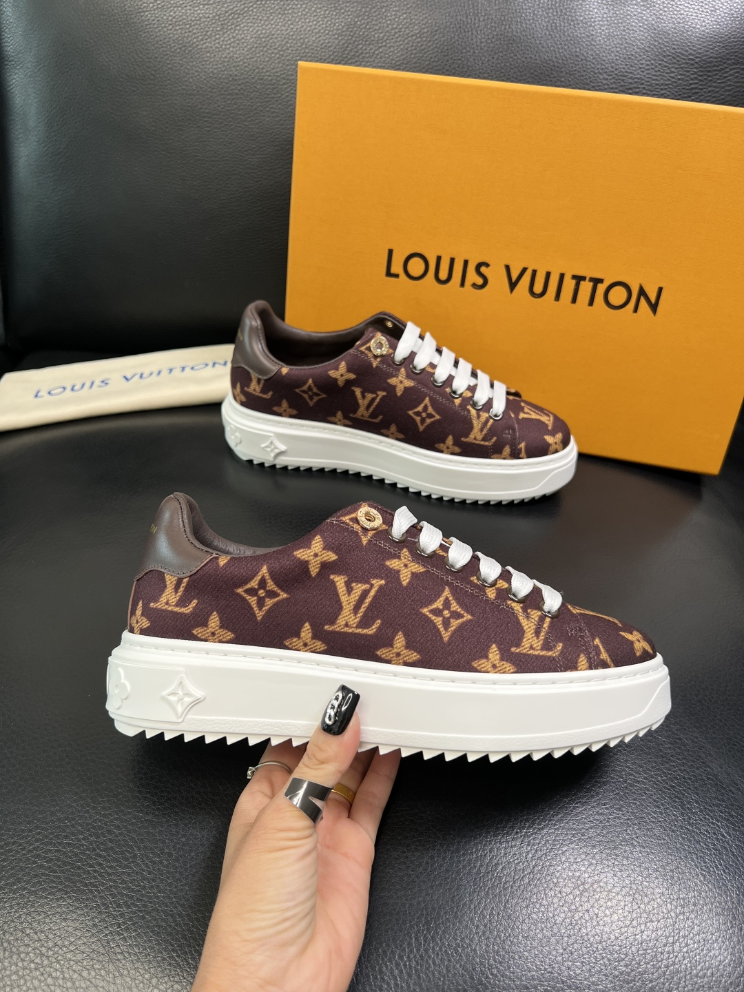 Lv 高品质 顶级工艺品 路易威登，运动板鞋专柜同步，鞋面意大利进口，高品质拼接缤纷色彩复杂工艺品，进口
