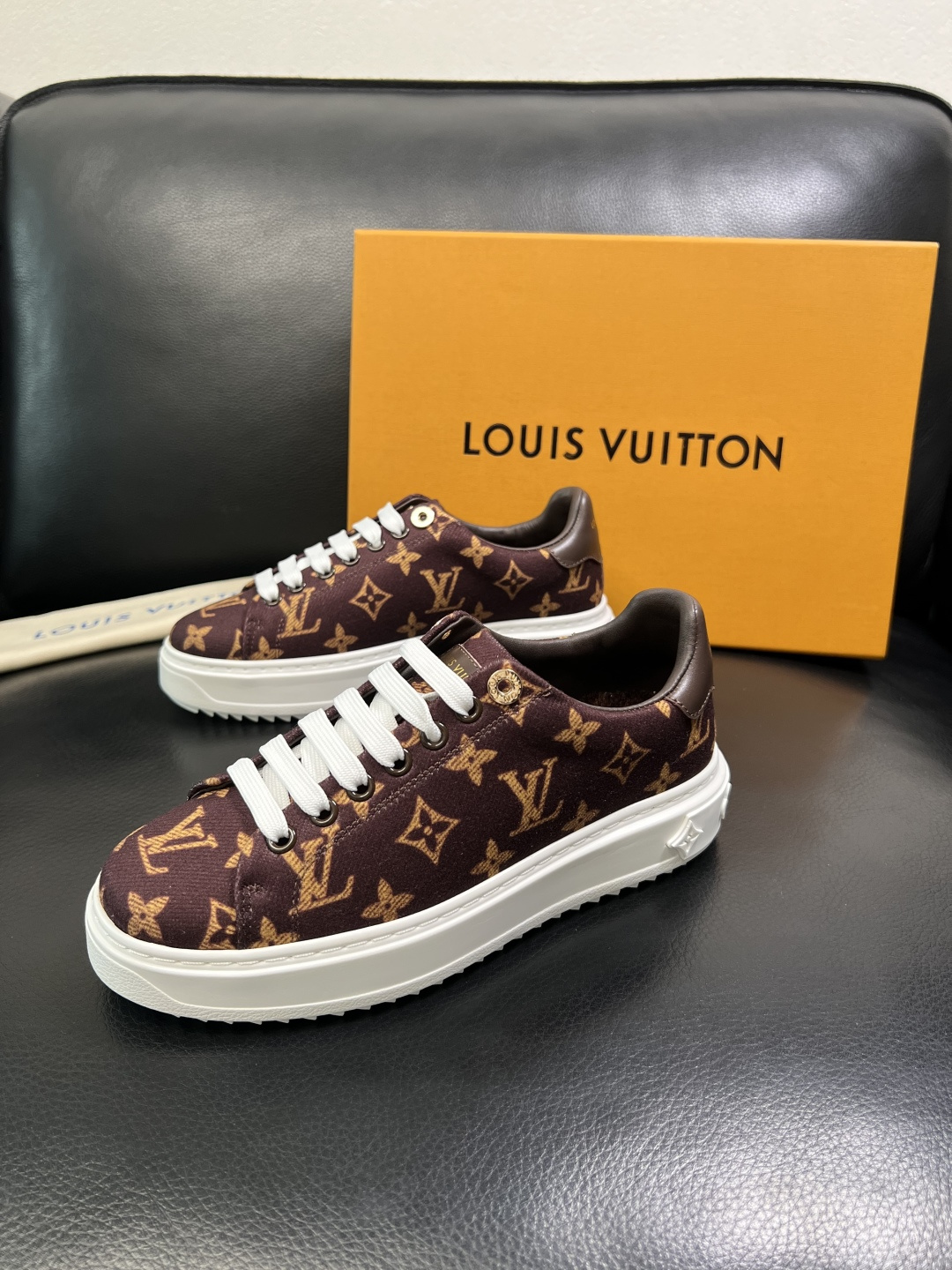 Lv 高品质 顶级工艺品 路易威登，运动板鞋专柜同步，鞋面意大利进口，高品质拼接缤纷色彩复杂工艺品，进口