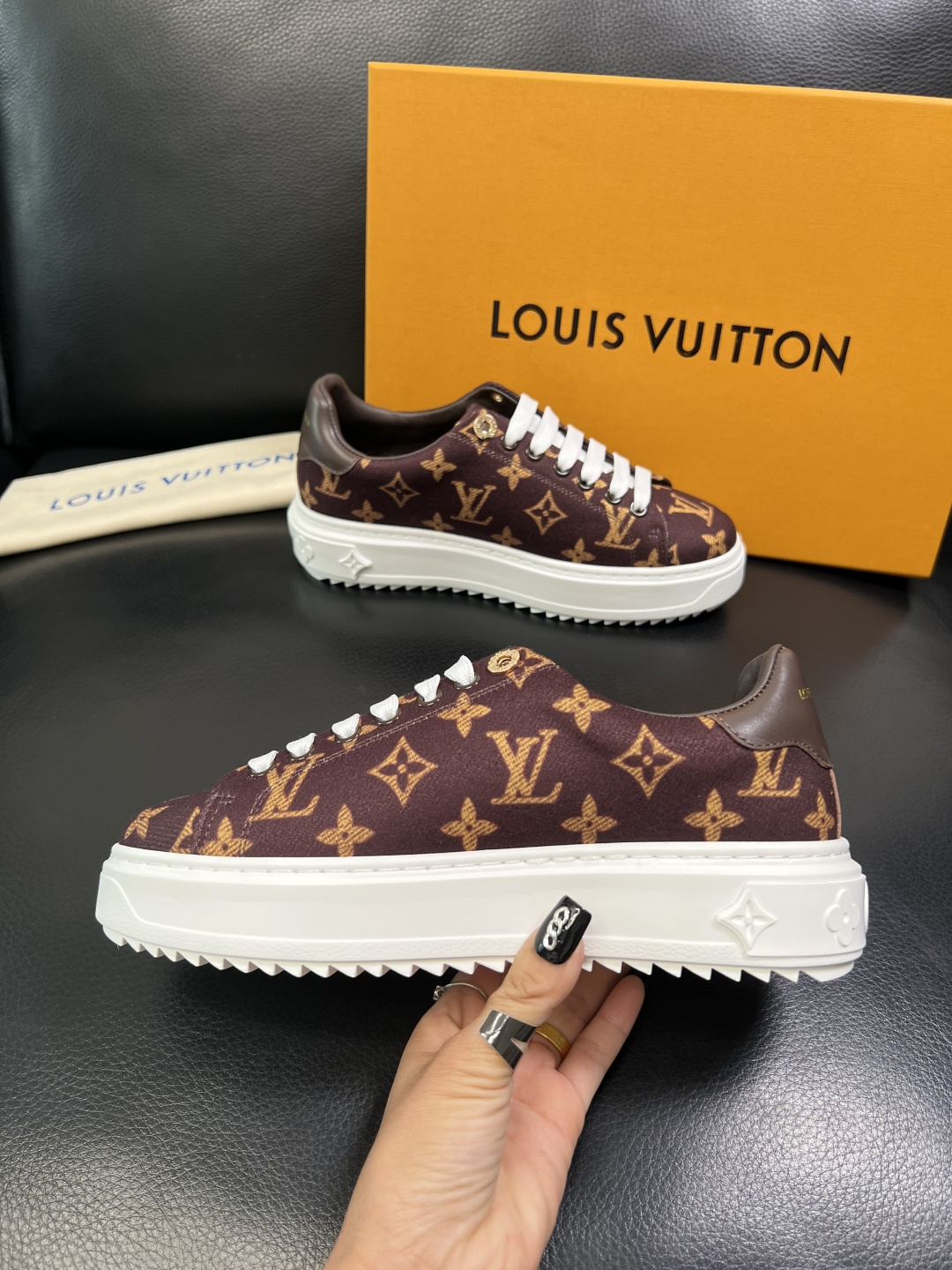 Lv 高品质 顶级工艺品 路易威登，运动板鞋专柜同步，鞋面意大利进口，高品质拼接缤纷色彩复杂工艺品，进口