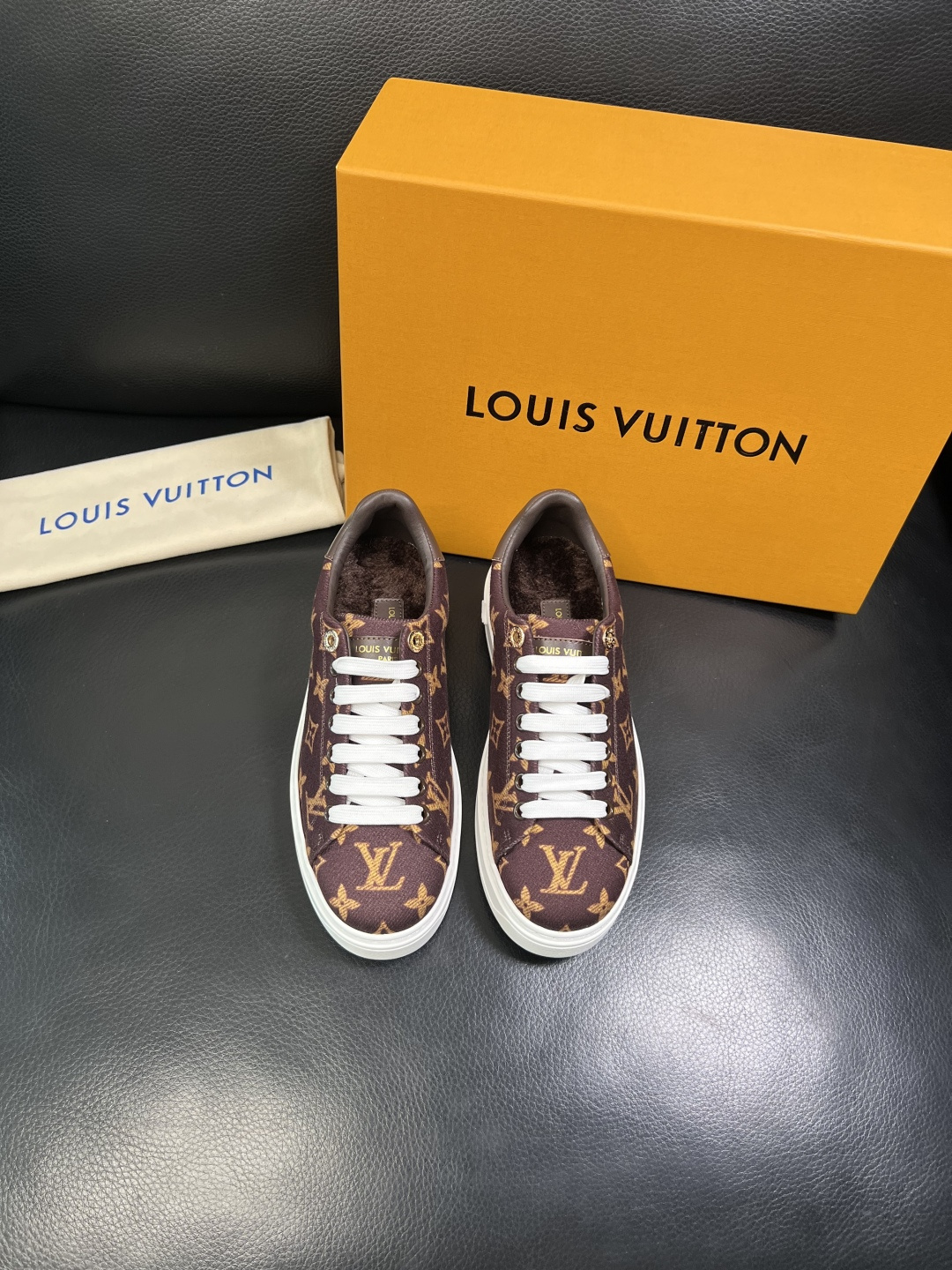 Lv 高品质 顶级工艺品 路易威登，运动板鞋专柜同步，鞋面意大利进口，高品质拼接缤纷色彩复杂工艺品，进口