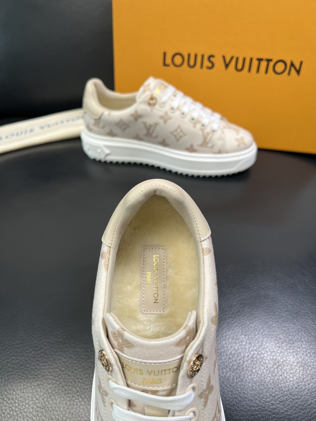 Lv 高品质 顶级工艺品 路易威登，运动板鞋专柜同步，鞋面意大利进口，高品质拼接缤纷色彩复杂工艺品，进口