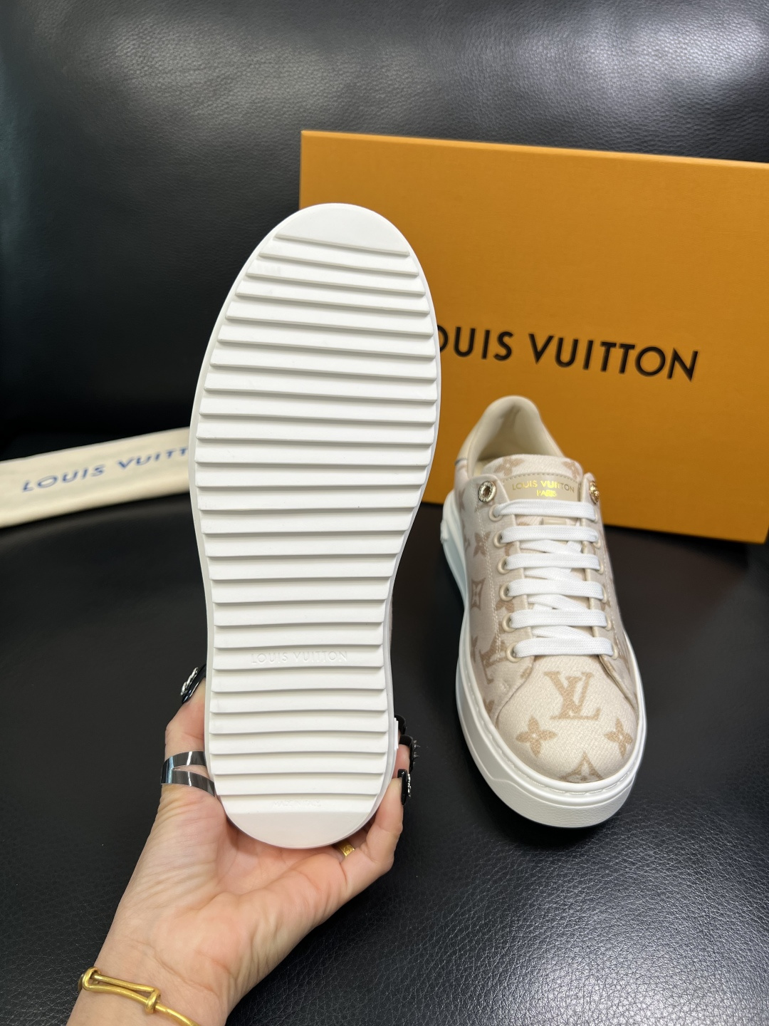 Lv 高品质 顶级工艺品 路易威登，运动板鞋专柜同步，鞋面意大利进口，高品质拼接缤纷色彩复杂工艺品，进口