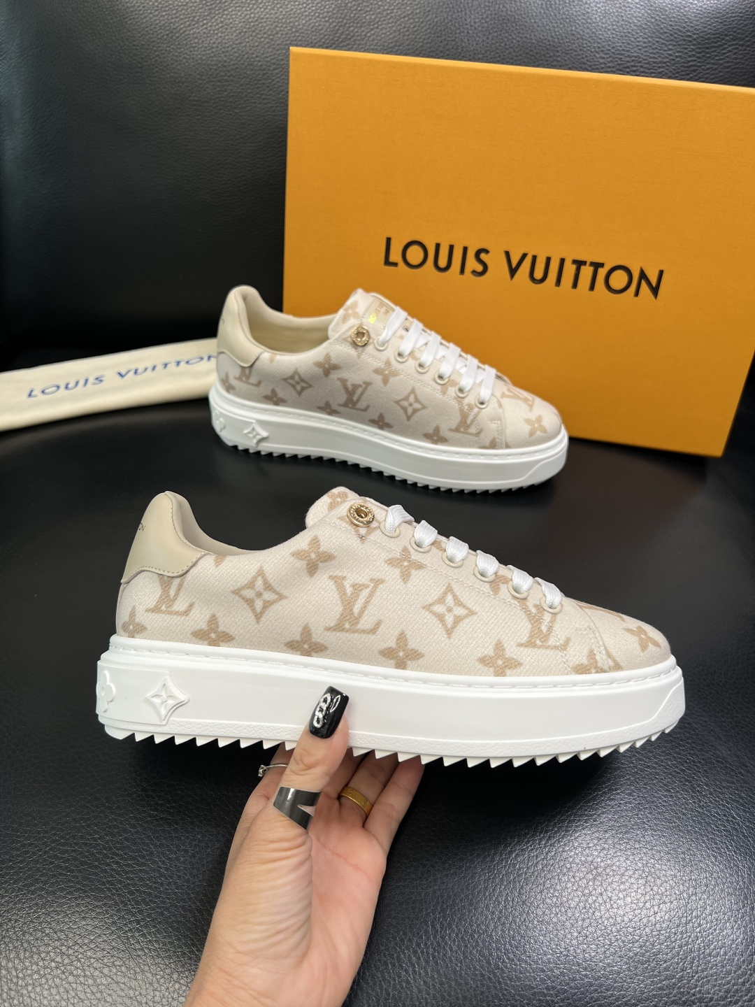 Lv 高品质 顶级工艺品 路易威登，运动板鞋专柜同步，鞋面意大利进口，高品质拼接缤纷色彩复杂工艺品，进口