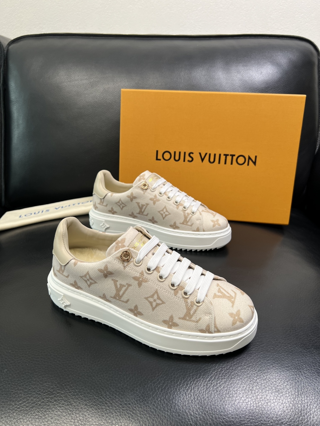 Lv 高品质 顶级工艺品 路易威登，运动板鞋专柜同步，鞋面意大利进口，高品质拼接缤纷色彩复杂工艺品，进口