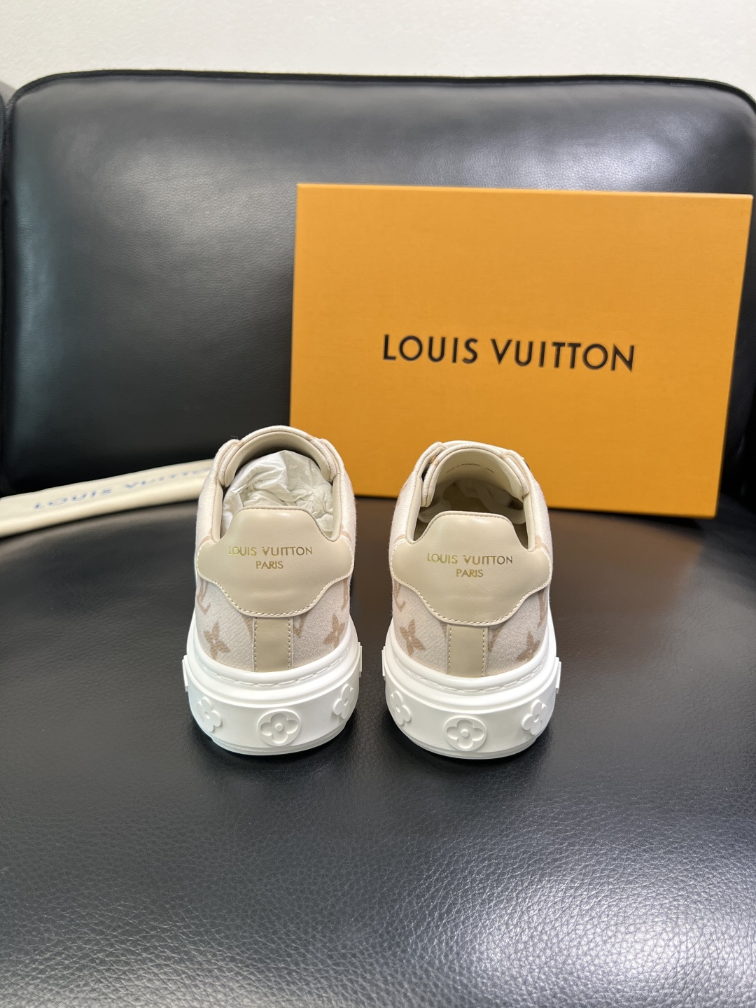 Lv 高品质 顶级工艺品 路易威登，运动板鞋专柜同步，鞋面意大利进口，高品质拼接缤纷色彩复杂工艺品，进口