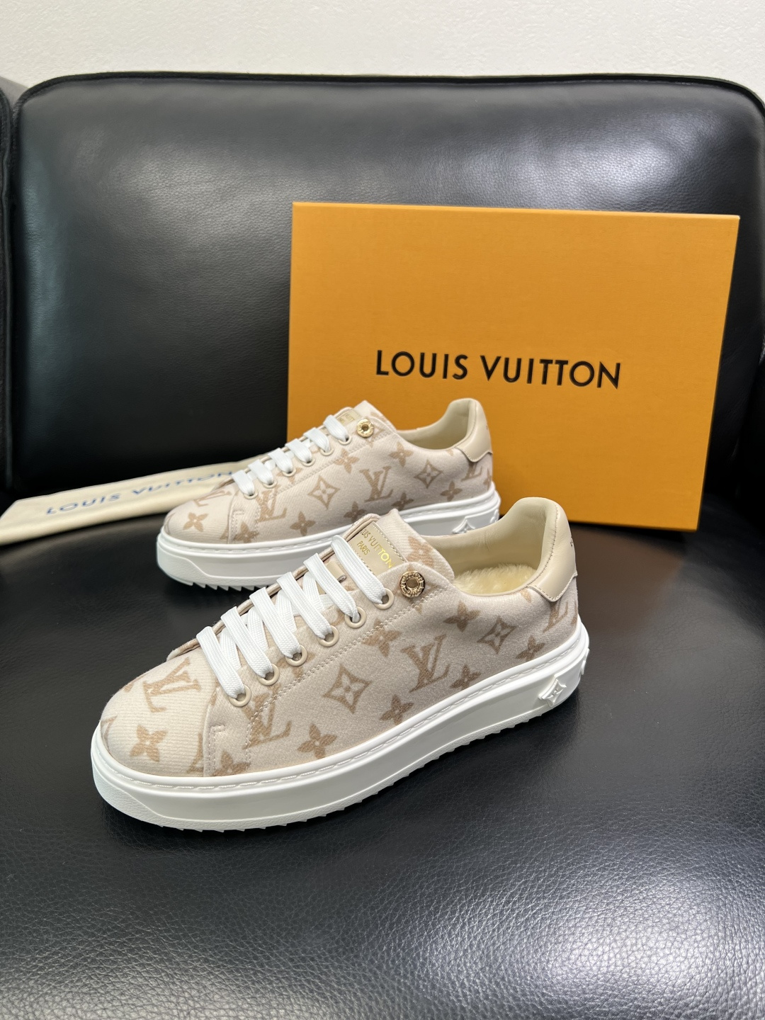 Lv 高品质 顶级工艺品 路易威登，运动板鞋专柜同步，鞋面意大利进口，高品质拼接缤纷色彩复杂工艺品，进口