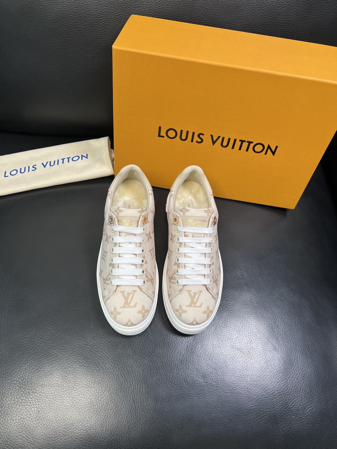 Lv 高品质 顶级工艺品 路易威登，运动板鞋专柜同步，鞋面意大利进口，高品质拼接缤纷色彩复杂工艺品，进口