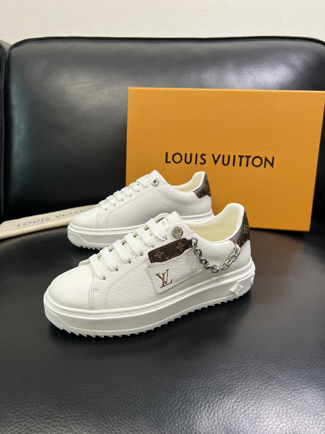 Lv 高品质 顶级工艺品 路易威登，运动板鞋专柜同步，鞋面意大利进口，高品质拼接缤纷色彩复杂工艺品，进口