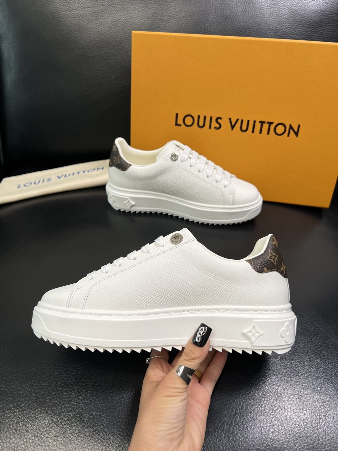 Lv 高品质 顶级工艺品 路易威登，运动板鞋专柜同步，鞋面意大利进口，高品质拼接缤纷色彩复杂工艺品，进口