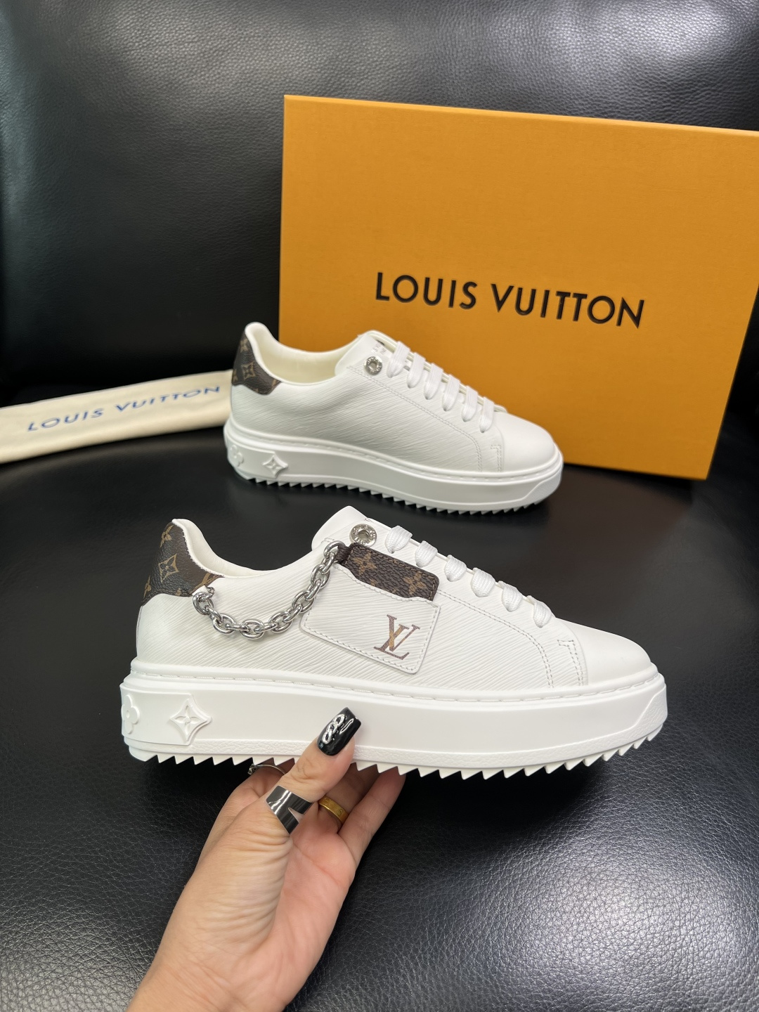 Lv 高品质 顶级工艺品 路易威登，运动板鞋专柜同步，鞋面意大利进口，高品质拼接缤纷色彩复杂工艺品，进口