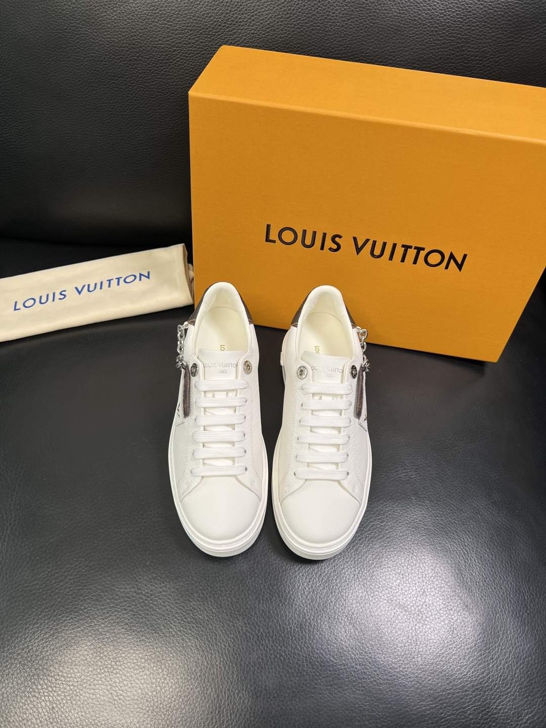 Lv 高品质 顶级工艺品 路易威登，运动板鞋专柜同步，鞋面意大利进口，高品质拼接缤纷色彩复杂工艺品，进口