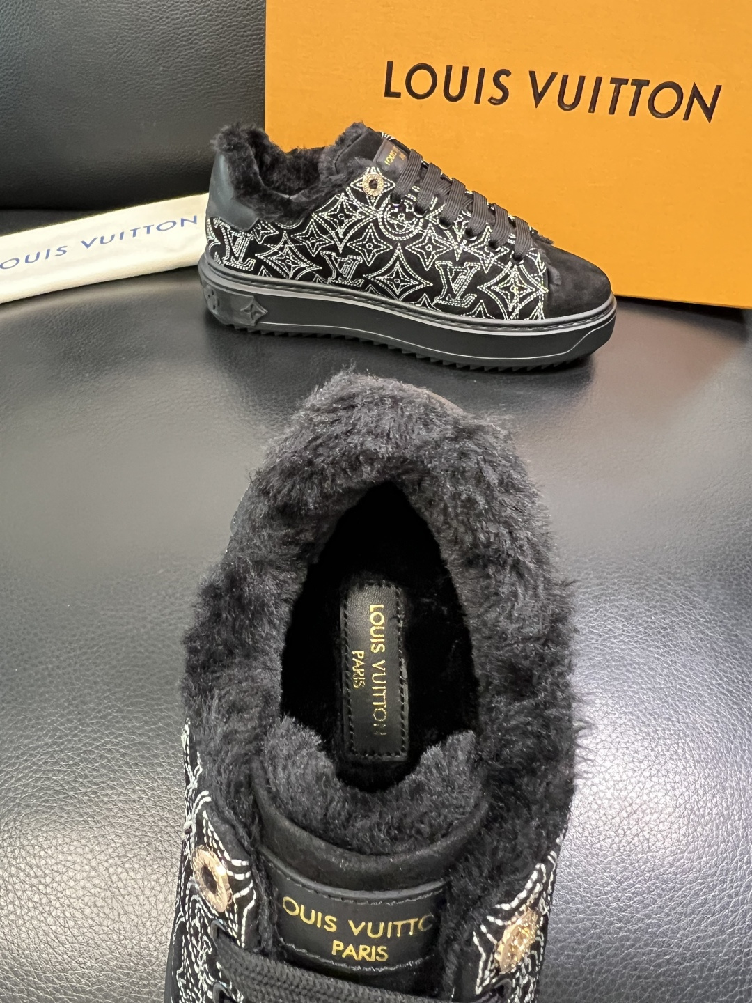 Lv 高品质 顶级工艺品 路易威登，运动板鞋专柜同步，鞋面意大利进口，高品质拼接缤纷色彩复杂工艺品，进口