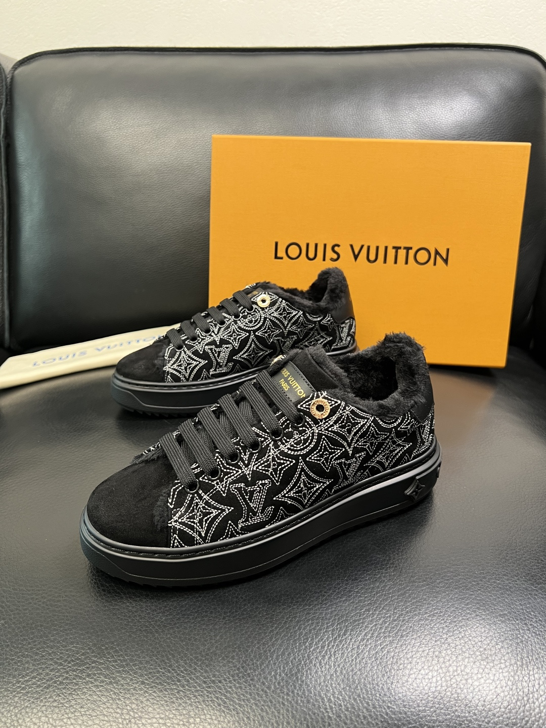 Lv 高品质 顶级工艺品 路易威登，运动板鞋专柜同步，鞋面意大利进口，高品质拼接缤纷色彩复杂工艺品，进口