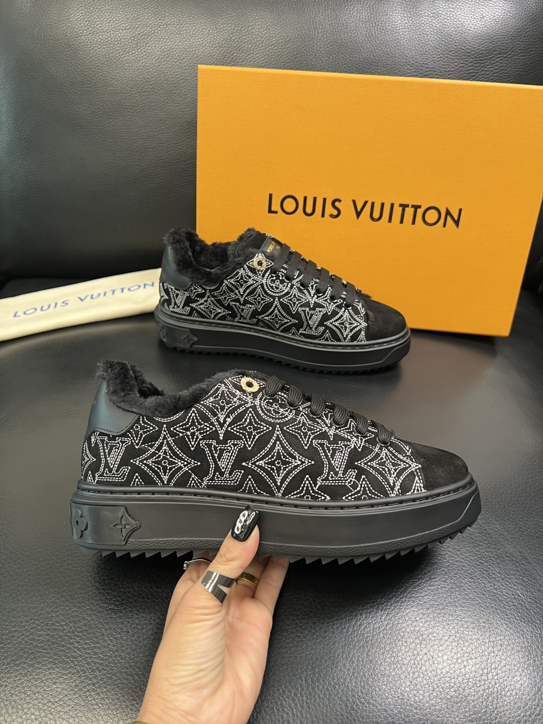 Lv 高品质 顶级工艺品 路易威登，运动板鞋专柜同步，鞋面意大利进口，高品质拼接缤纷色彩复杂工艺品，进口