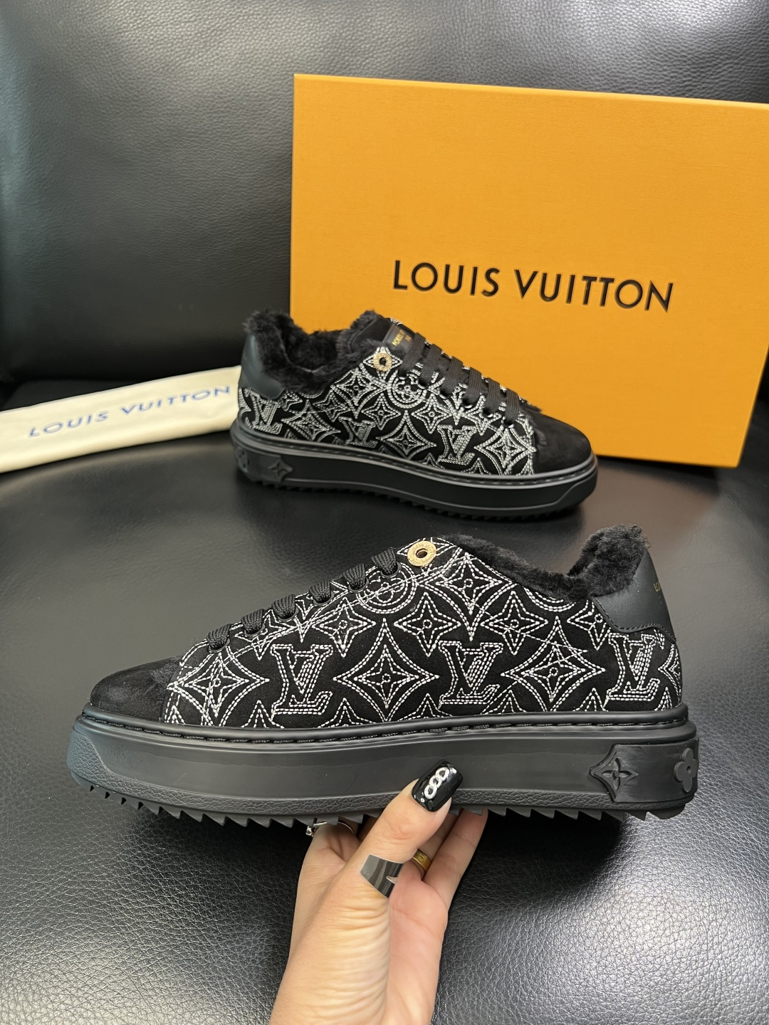 Lv 高品质 顶级工艺品 路易威登，运动板鞋专柜同步，鞋面意大利进口，高品质拼接缤纷色彩复杂工艺品，进口