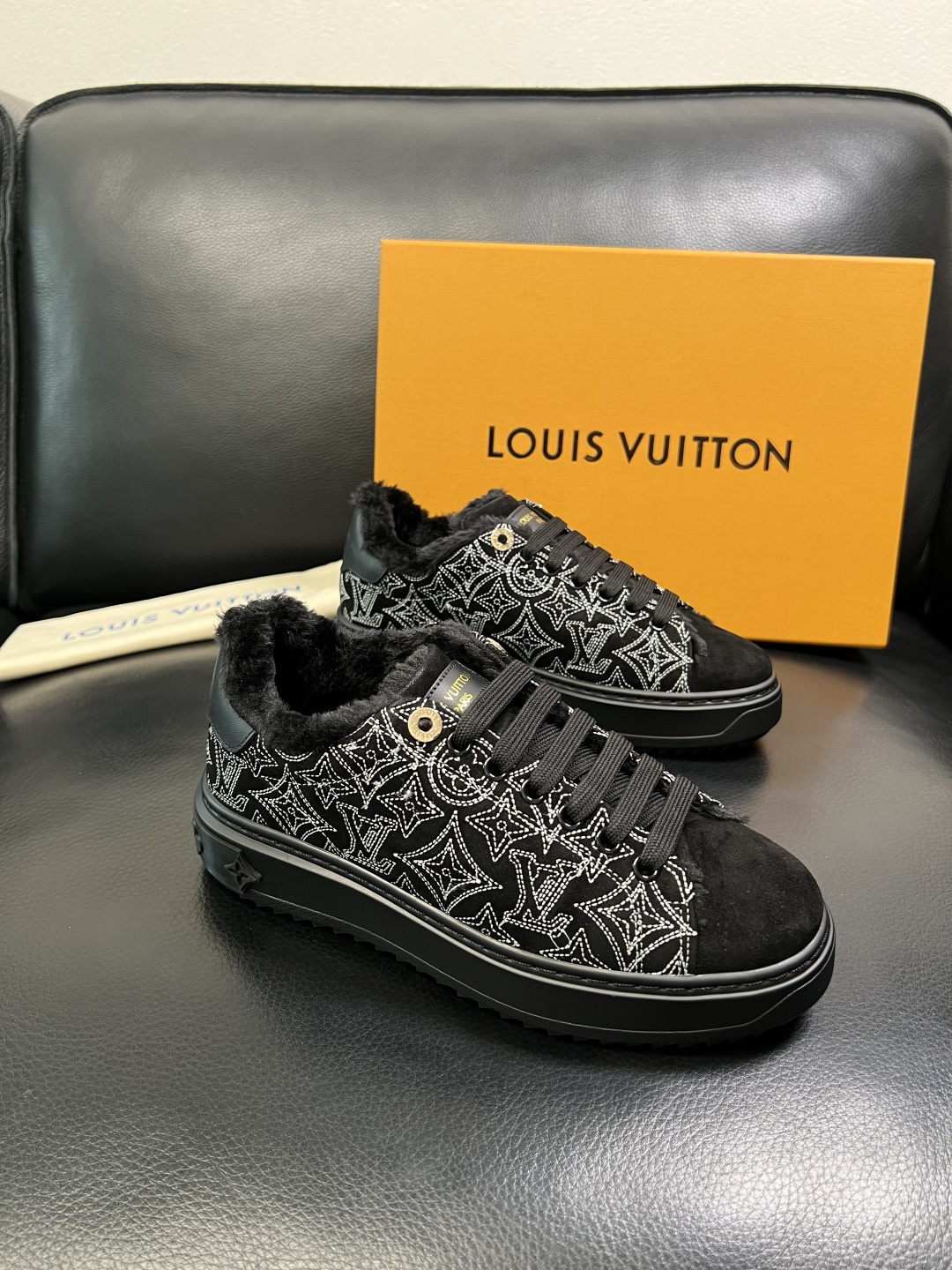 Lv 高品质 顶级工艺品 路易威登，运动板鞋专柜同步，鞋面意大利进口，高品质拼接缤纷色彩复杂工艺品，进口