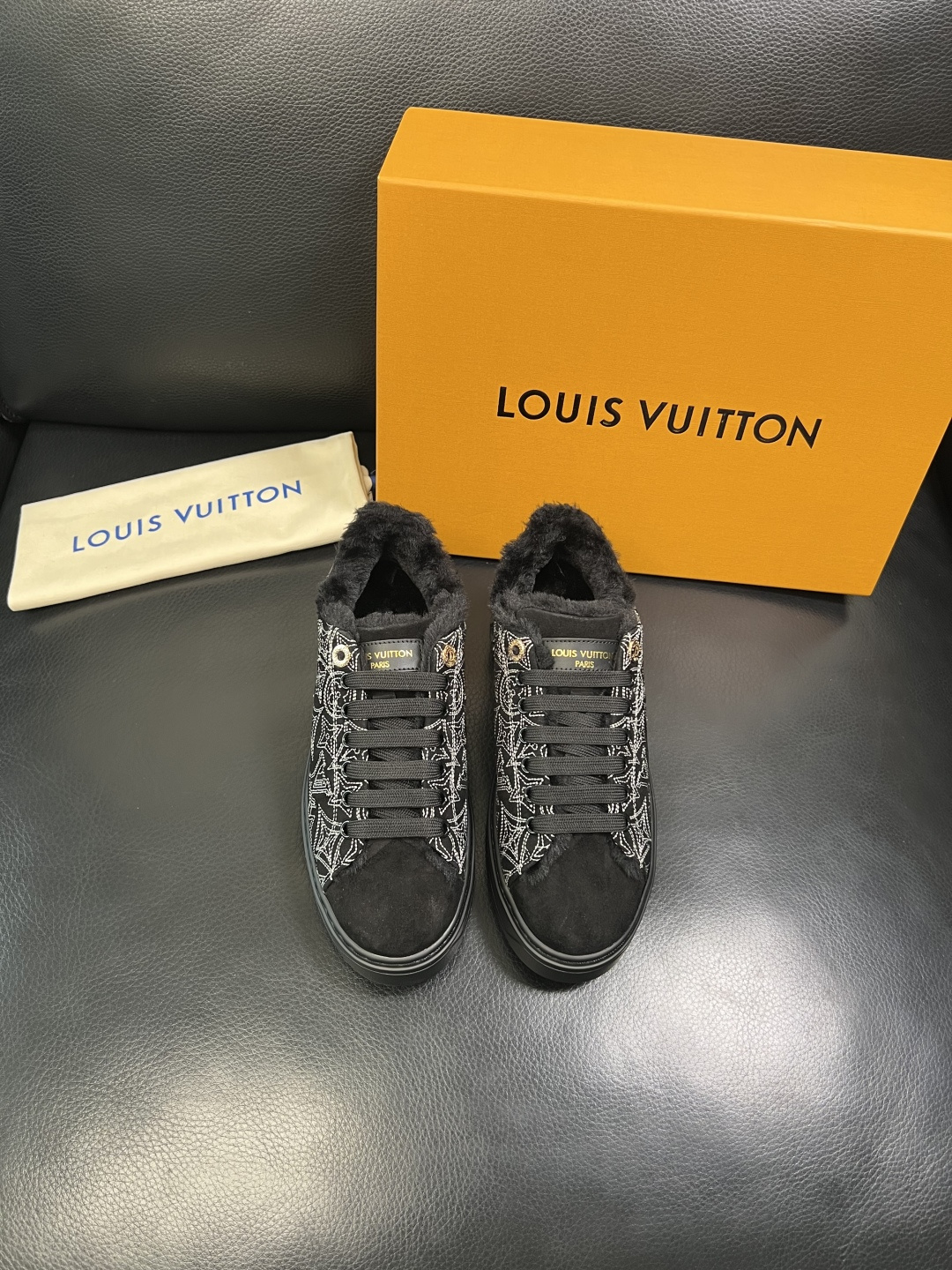 Lv 高品质 顶级工艺品 路易威登，运动板鞋专柜同步，鞋面意大利进口，高品质拼接缤纷色彩复杂工艺品，进口