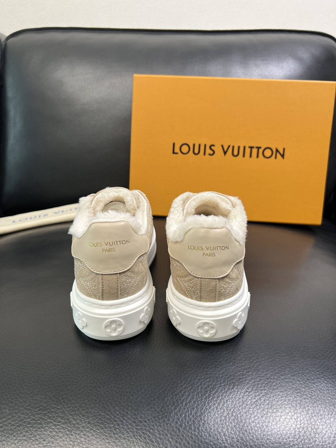 Lv 高品质 顶级工艺品 路易威登，运动板鞋专柜同步，鞋面意大利进口，高品质拼接缤纷色彩复杂工艺品，进口