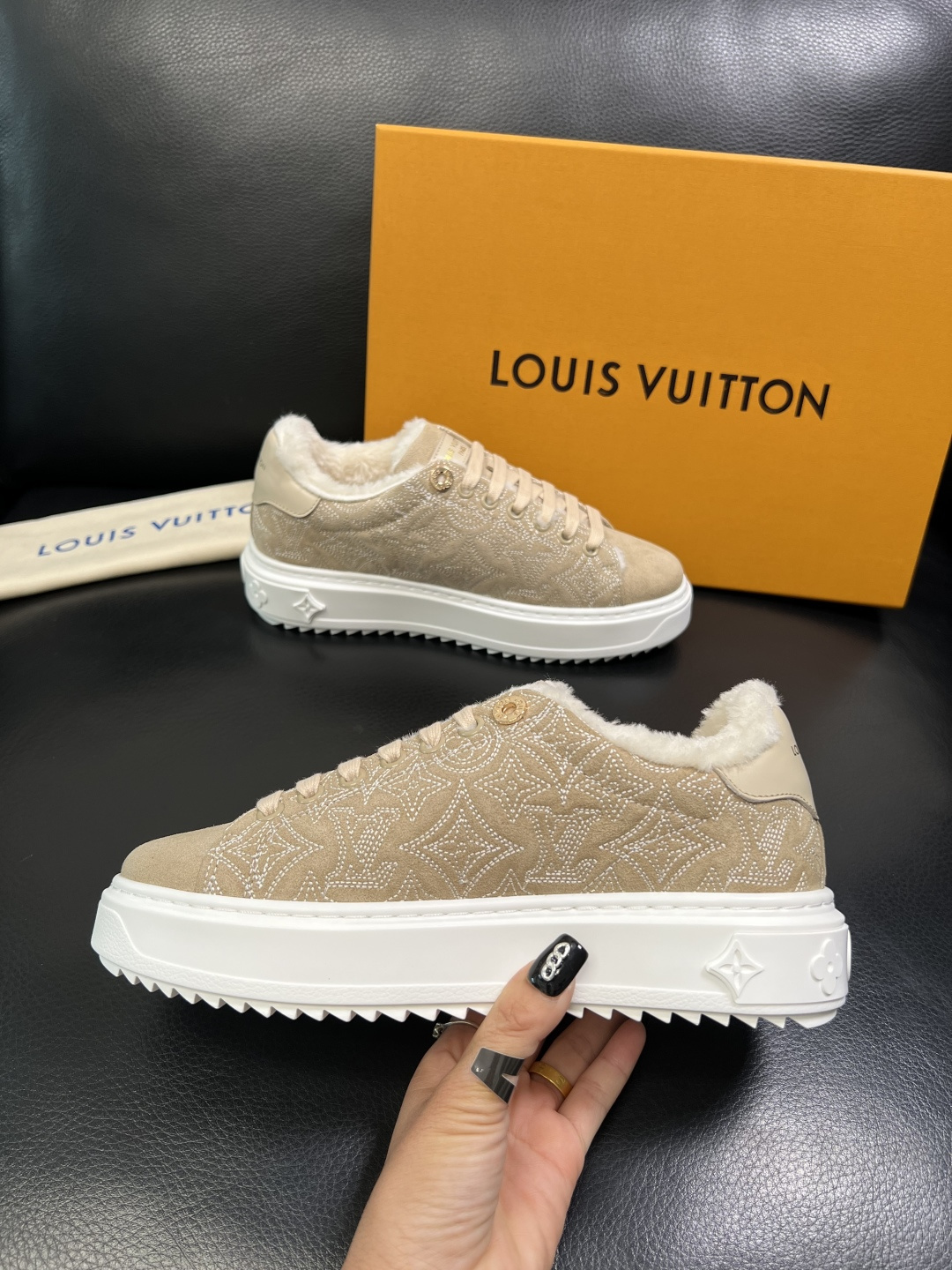 Lv 高品质 顶级工艺品 路易威登，运动板鞋专柜同步，鞋面意大利进口，高品质拼接缤纷色彩复杂工艺品，进口