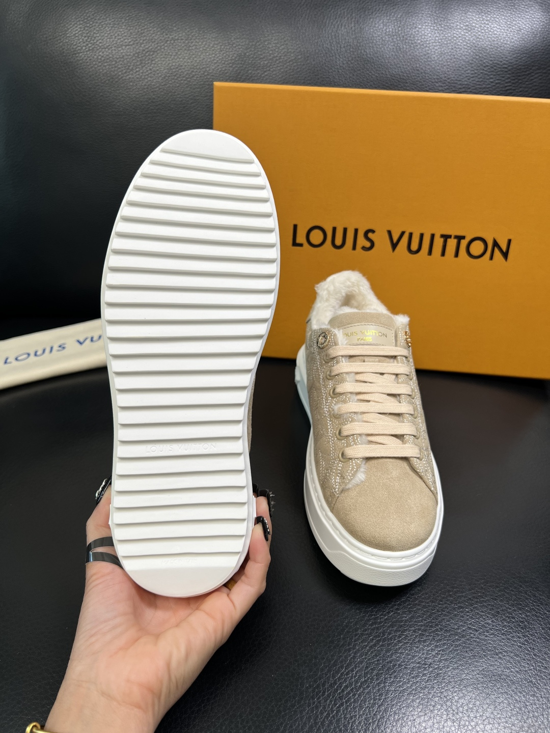 Lv 高品质 顶级工艺品 路易威登，运动板鞋专柜同步，鞋面意大利进口，高品质拼接缤纷色彩复杂工艺品，进口