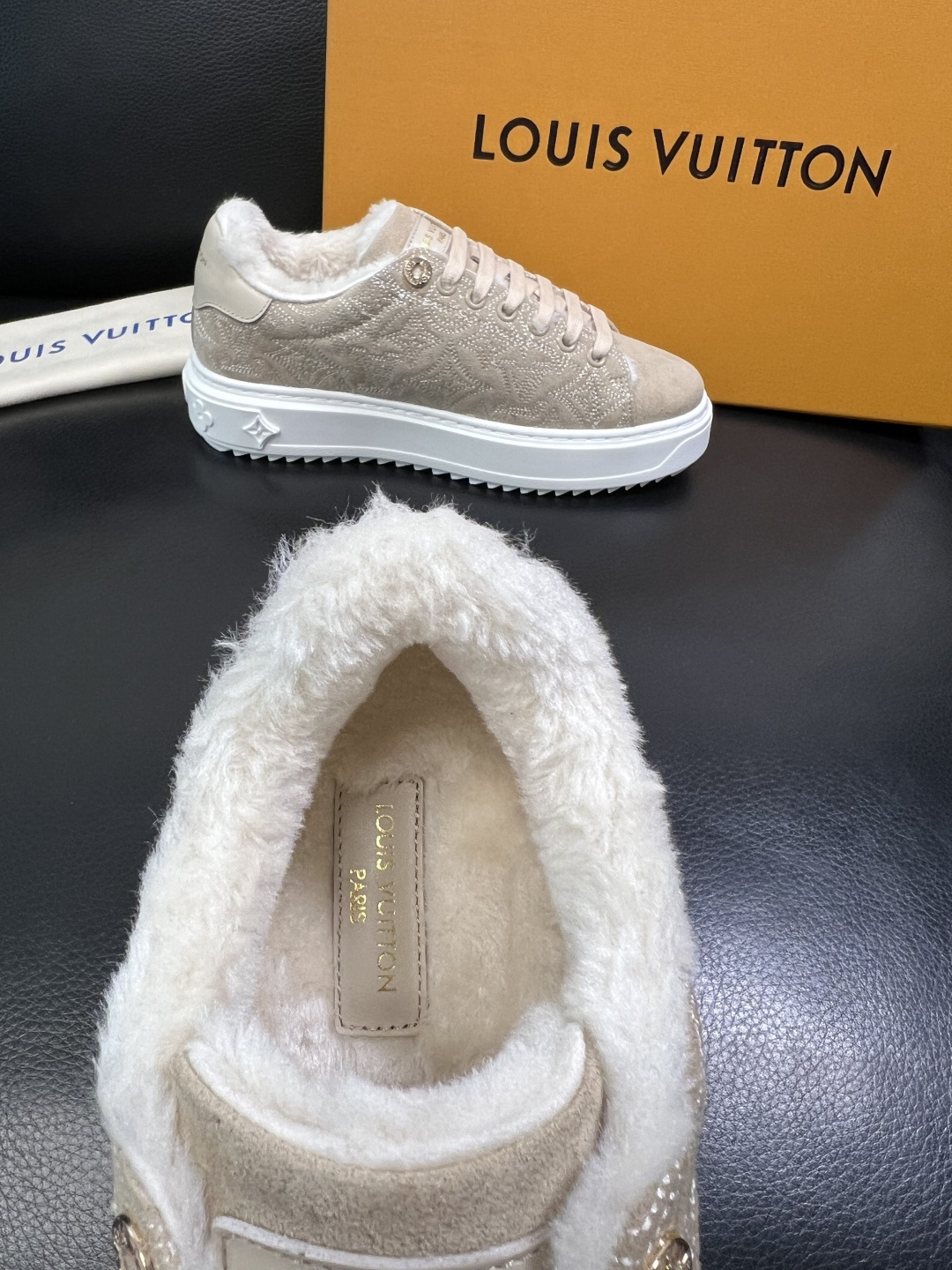 Lv 高品质 顶级工艺品 路易威登，运动板鞋专柜同步，鞋面意大利进口，高品质拼接缤纷色彩复杂工艺品，进口