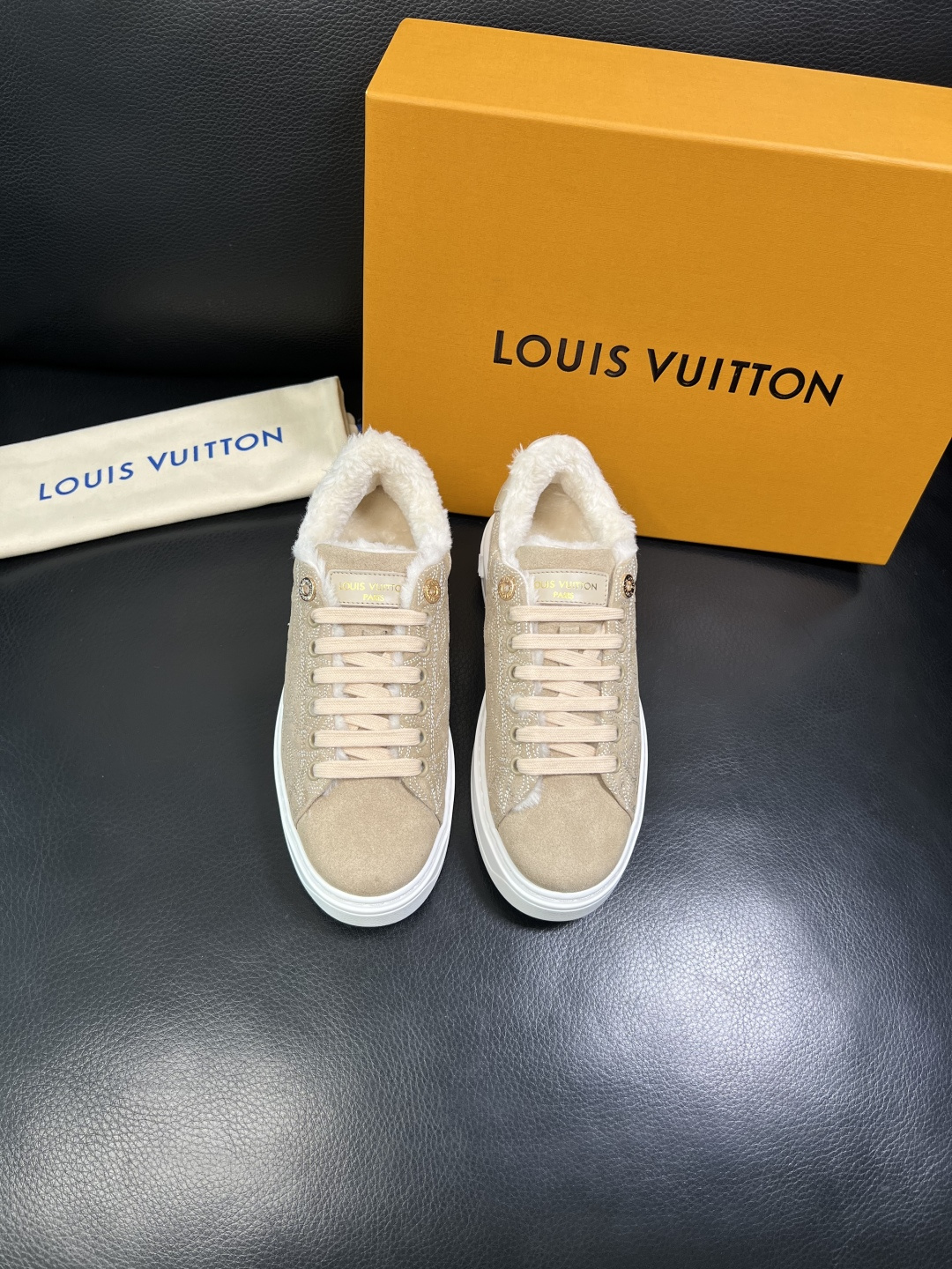 Lv 高品质 顶级工艺品 路易威登，运动板鞋专柜同步，鞋面意大利进口，高品质拼接缤纷色彩复杂工艺品，进口