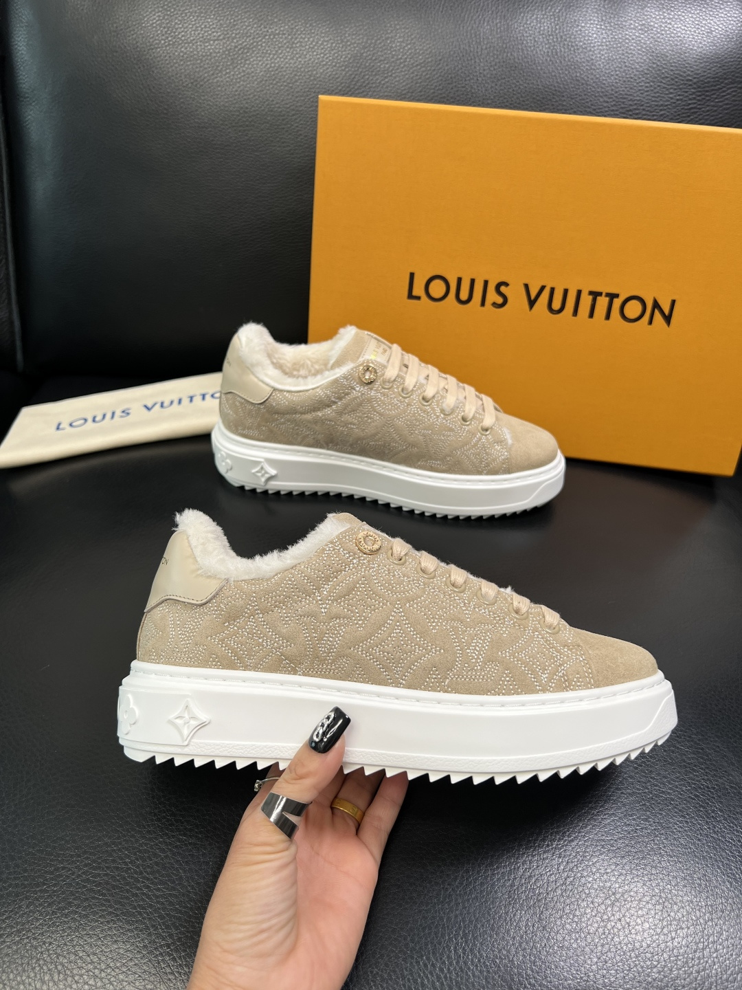 Lv 高品质 顶级工艺品 路易威登，运动板鞋专柜同步，鞋面意大利进口，高品质拼接缤纷色彩复杂工艺品，进口