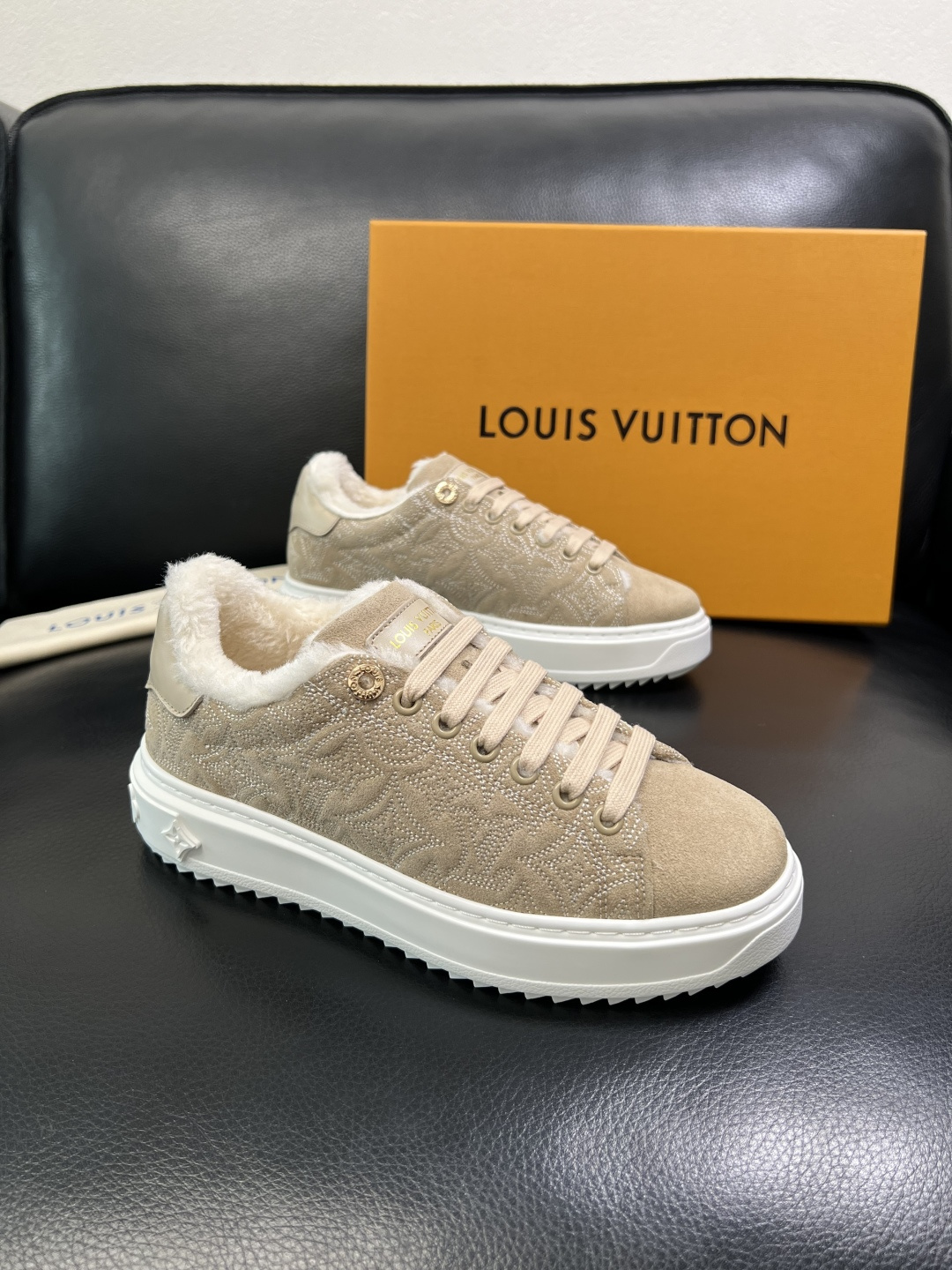 Lv 高品质 顶级工艺品 路易威登，运动板鞋专柜同步，鞋面意大利进口，高品质拼接缤纷色彩复杂工艺品，进口