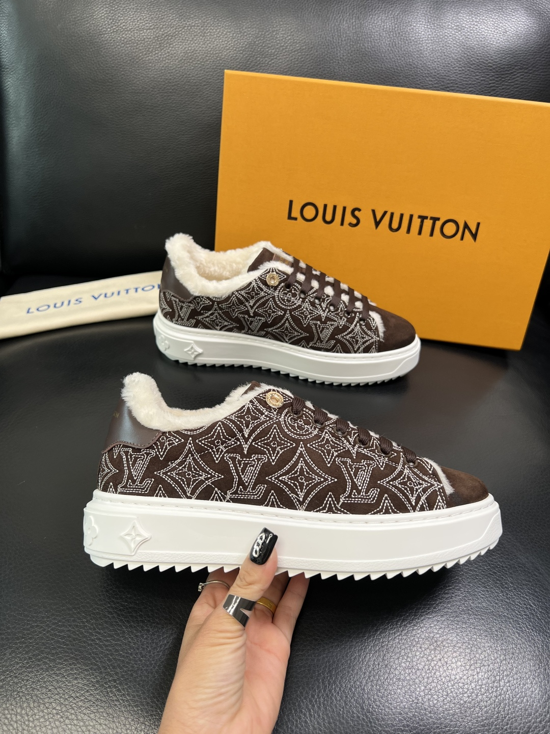 Lv 高品质 顶级工艺品 路易威登，运动板鞋专柜同步，鞋面意大利进口，高品质拼接缤纷色彩复杂工艺品，进口