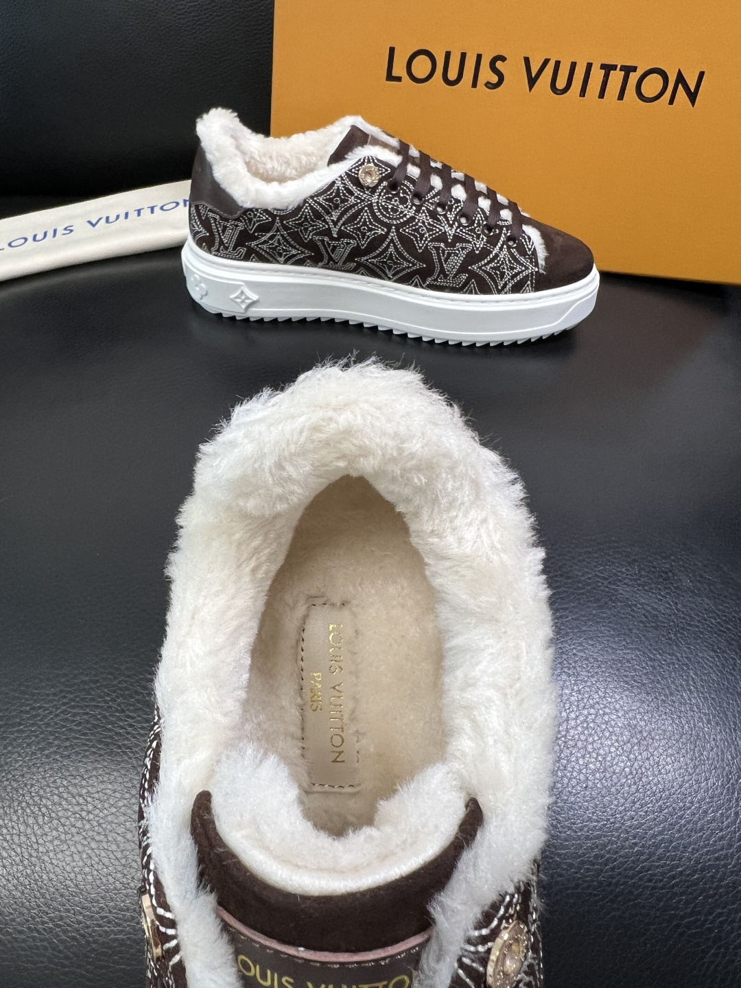 Lv 高品质 顶级工艺品 路易威登，运动板鞋专柜同步，鞋面意大利进口，高品质拼接缤纷色彩复杂工艺品，进口